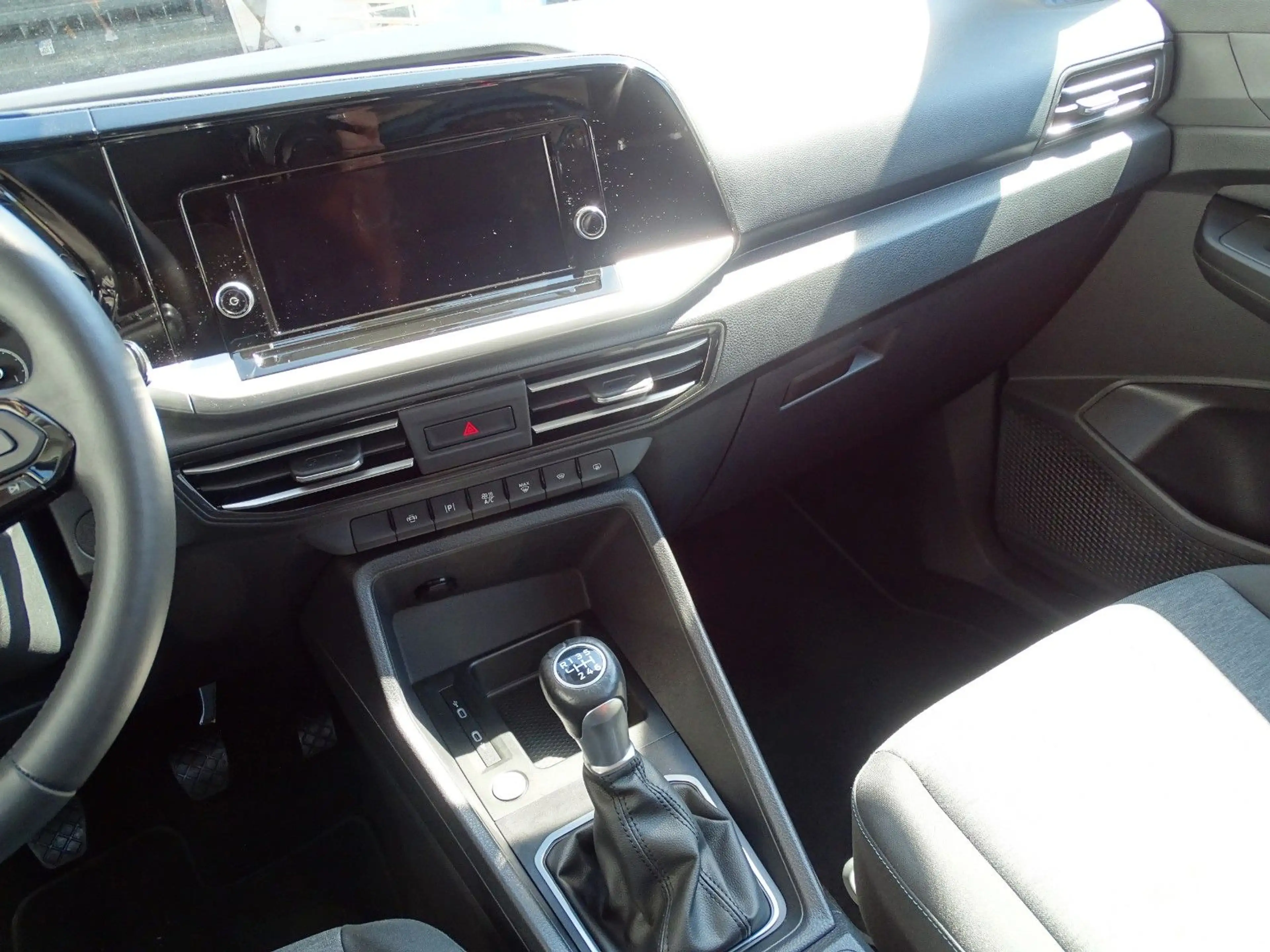 Ford Grand Tourneo Connect Active — photo 11