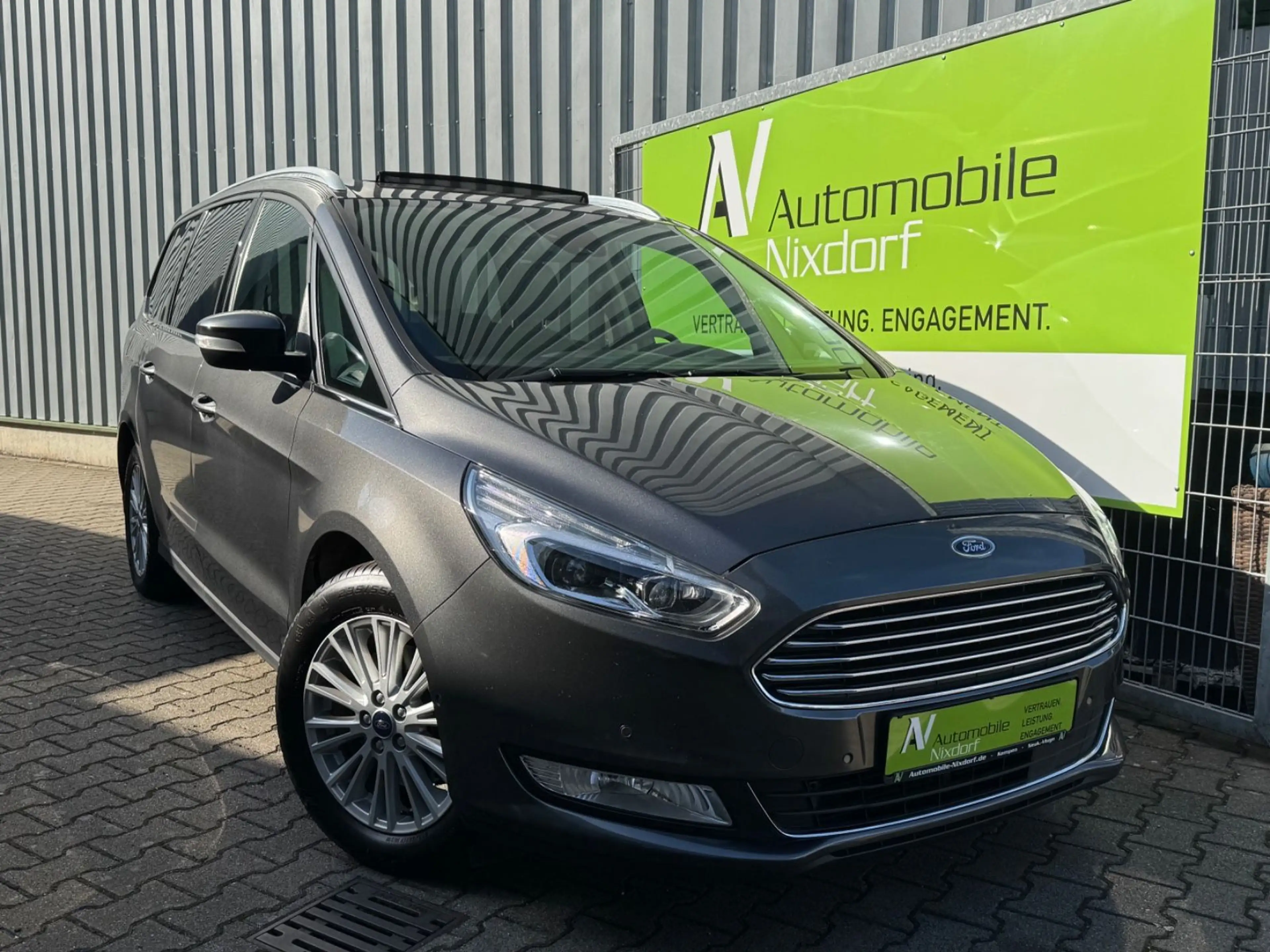 Ford Galaxy Titanium VOLL!! Navi, Leder, AHK, P-Dach — photo 2