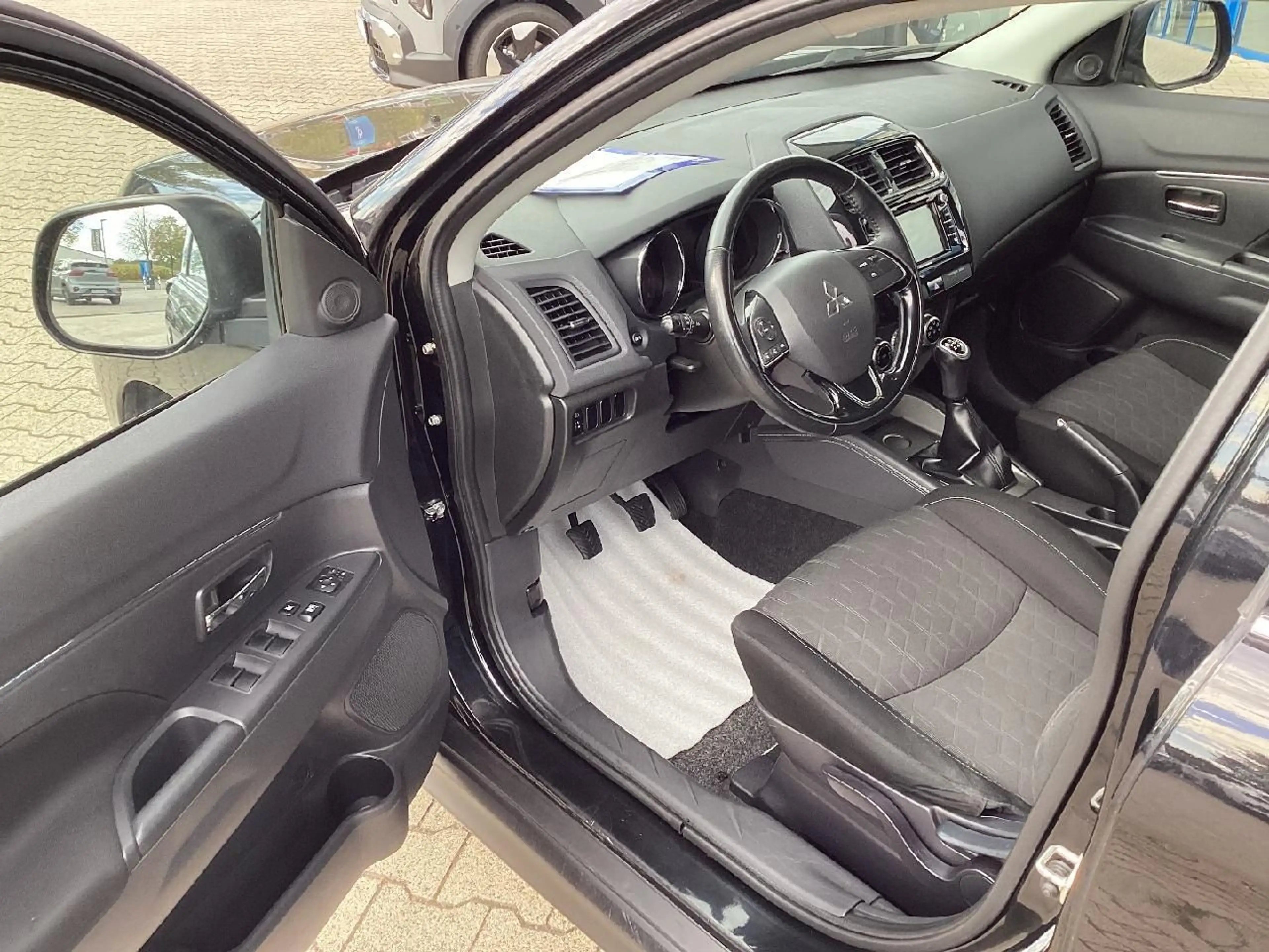 Mitsubishi ASX Intro Edition 2WD — photo 6