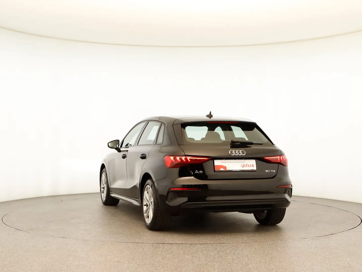 Audi A3 30 TDI intense Zwart - 2