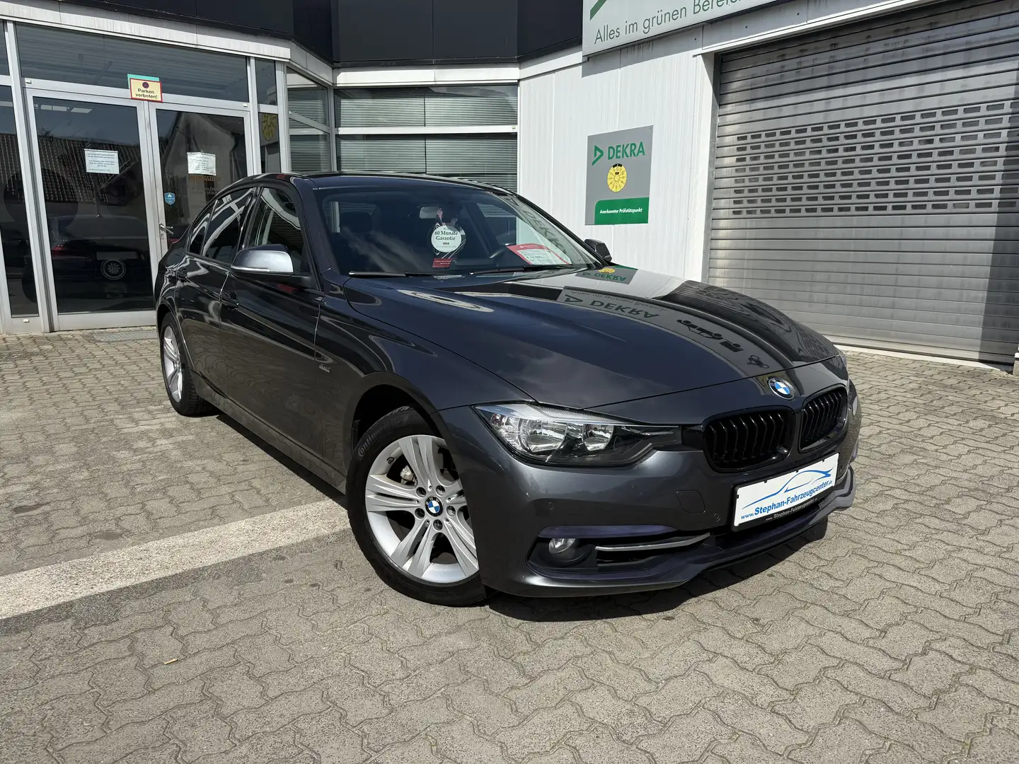 BMW 318 i Sport Line 4trg. Automatik mit Klima/Navi/PDC/ Grau - 1