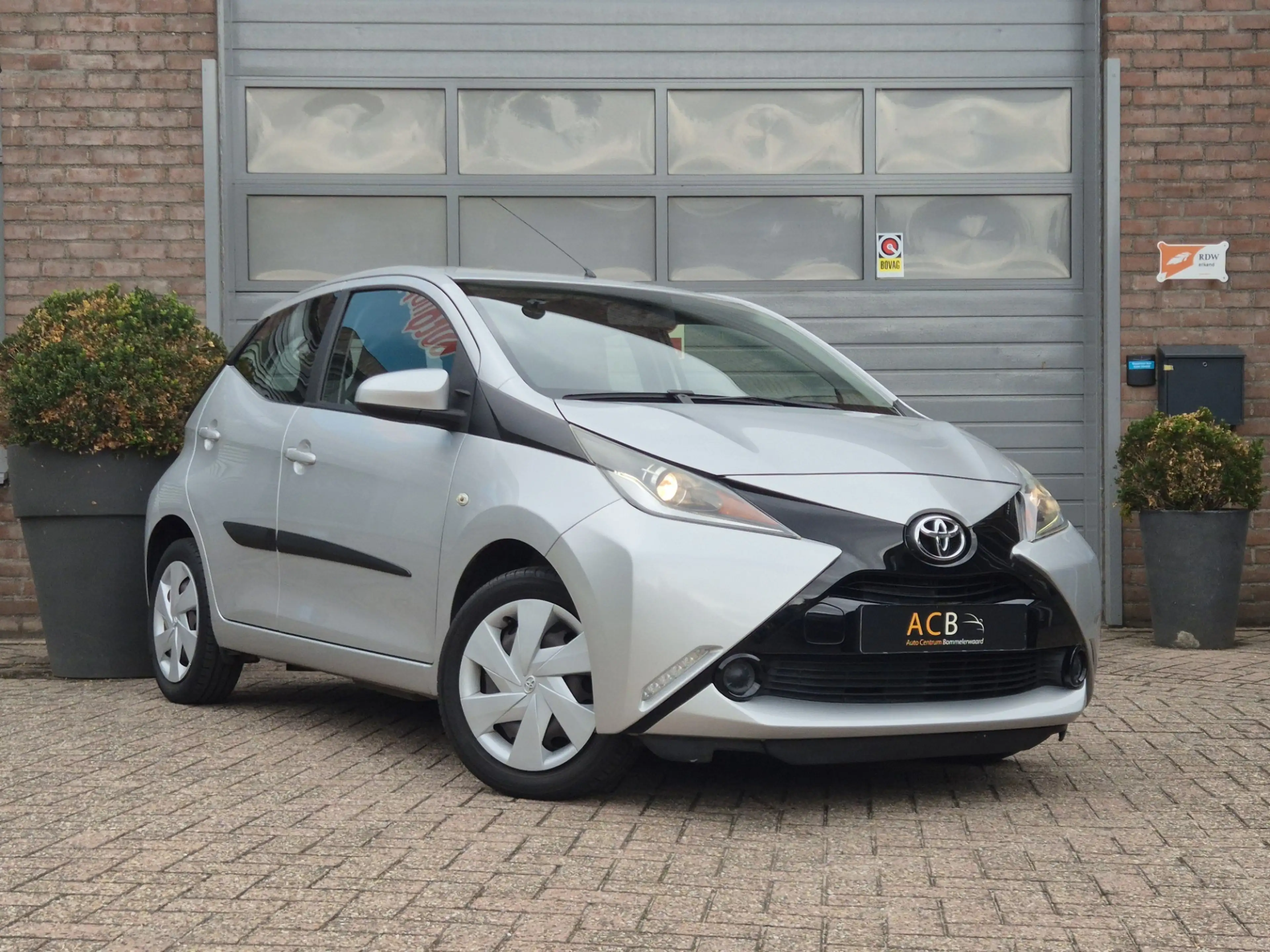 Toyota Aygo 1.0 VVT-i x-play / Cruise Control / Nw model.
