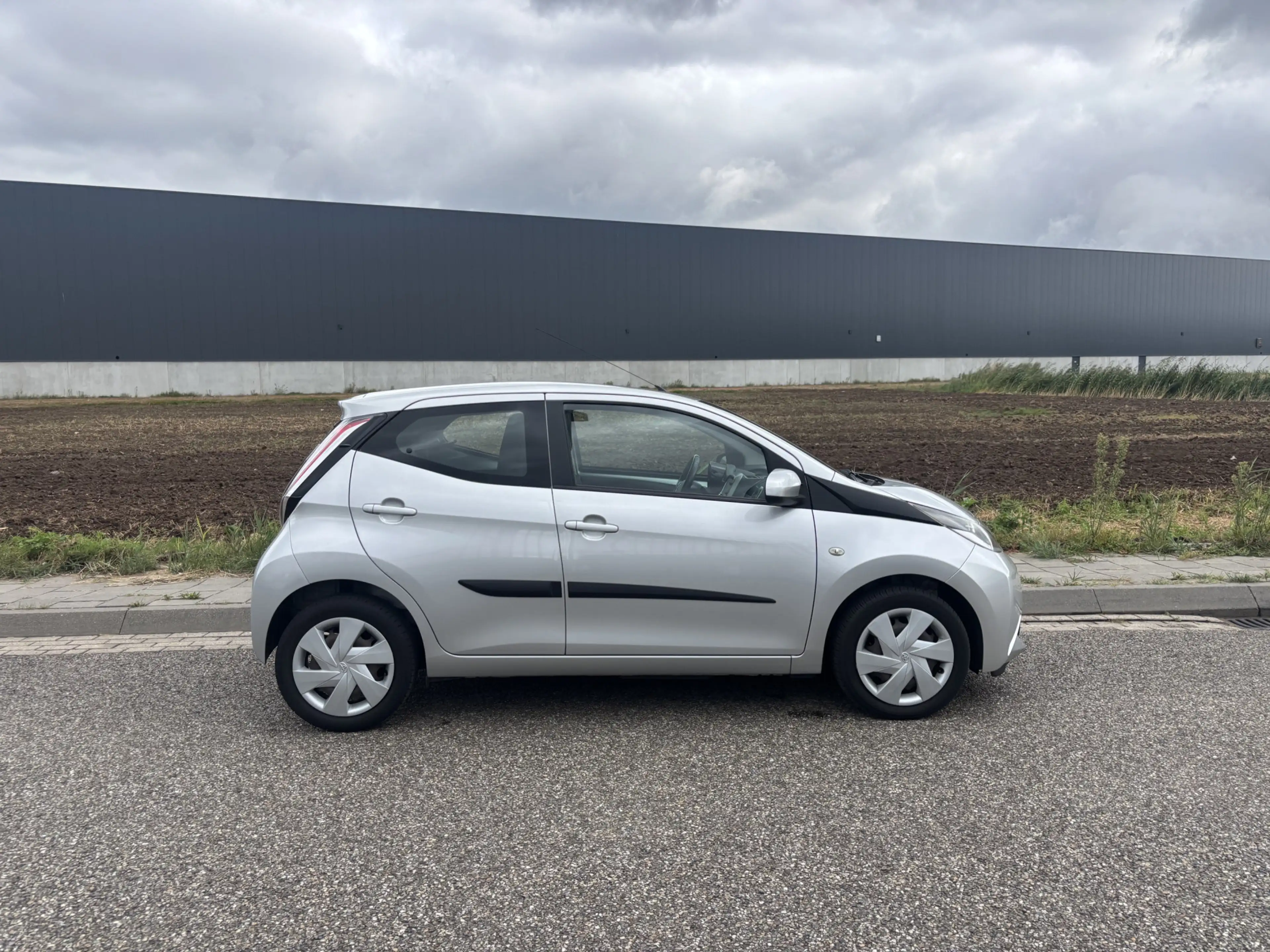 Toyota Aygo 1.0 VVT-i x-play / Cruise Control / Nw model. — photo 2