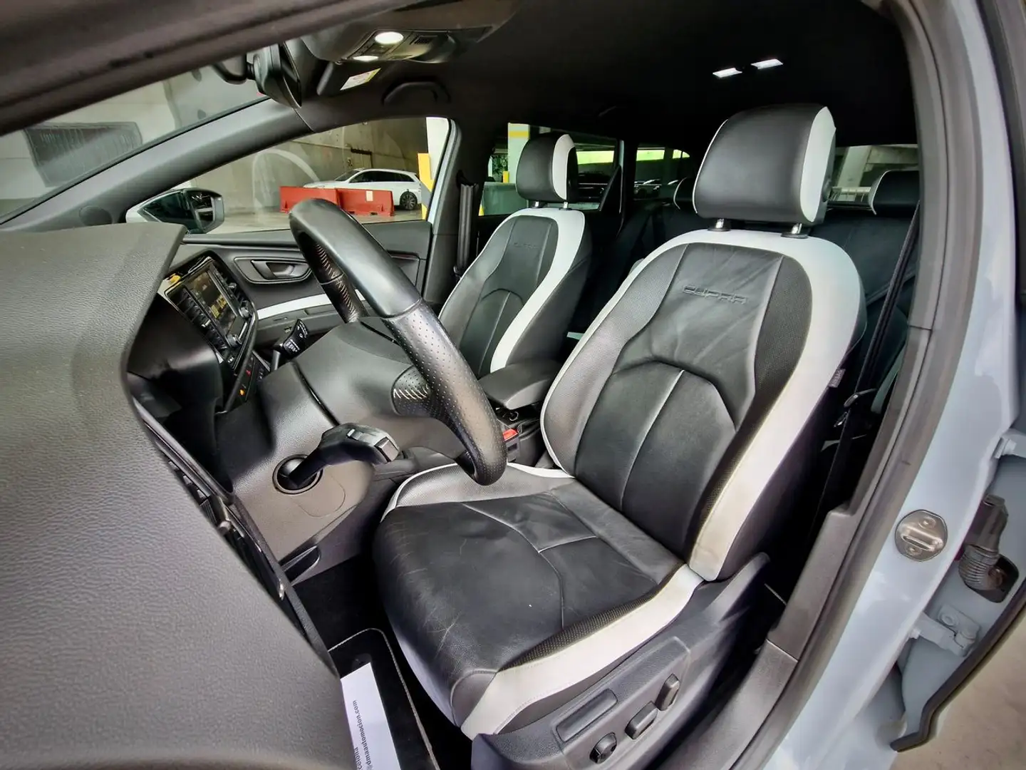 SEAT Leon ST 2.0 TSI S&S Cupra 290 Blanco - 2