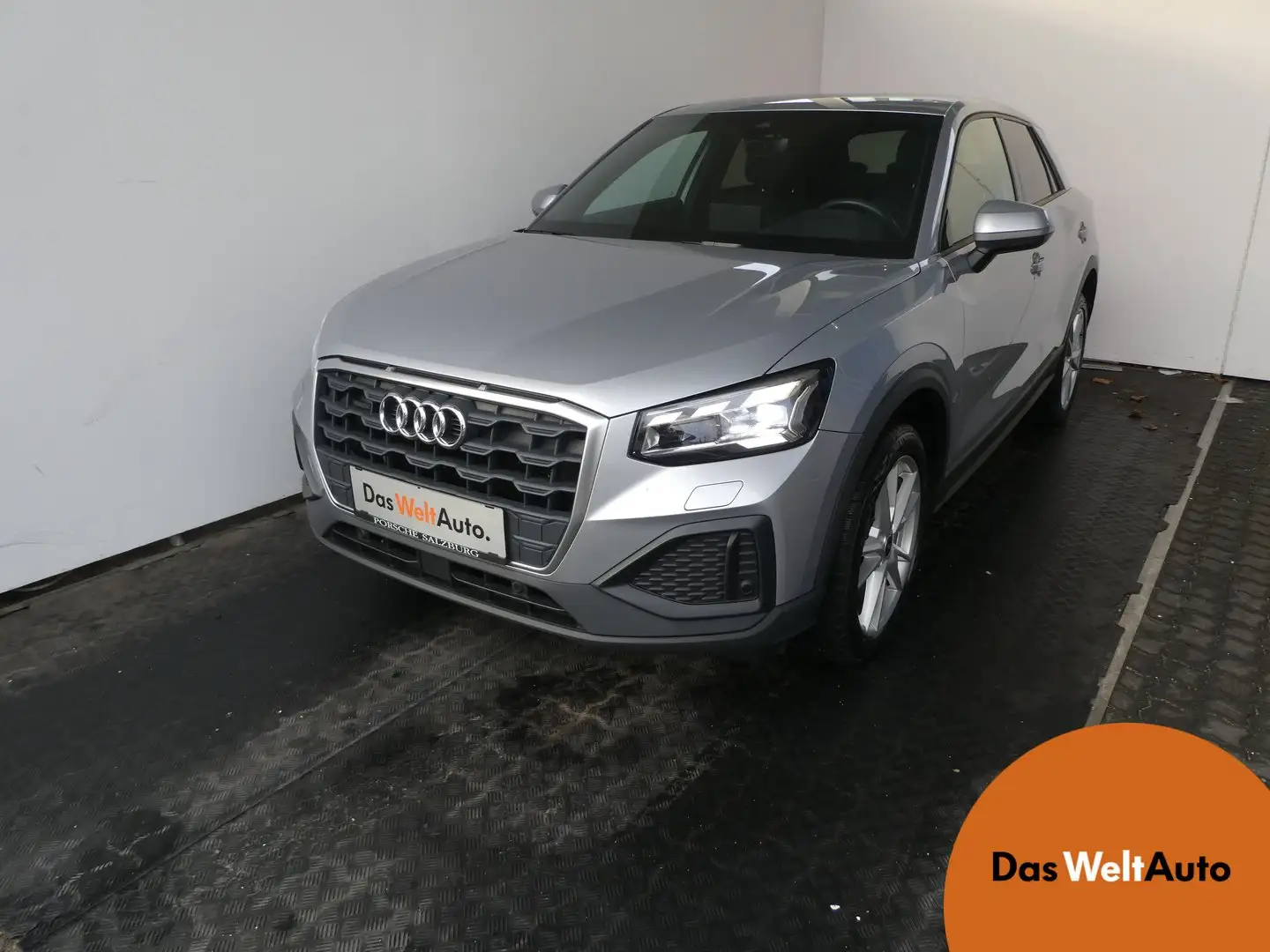 Audi Q2 35 TDI quattro intense Silber - 1