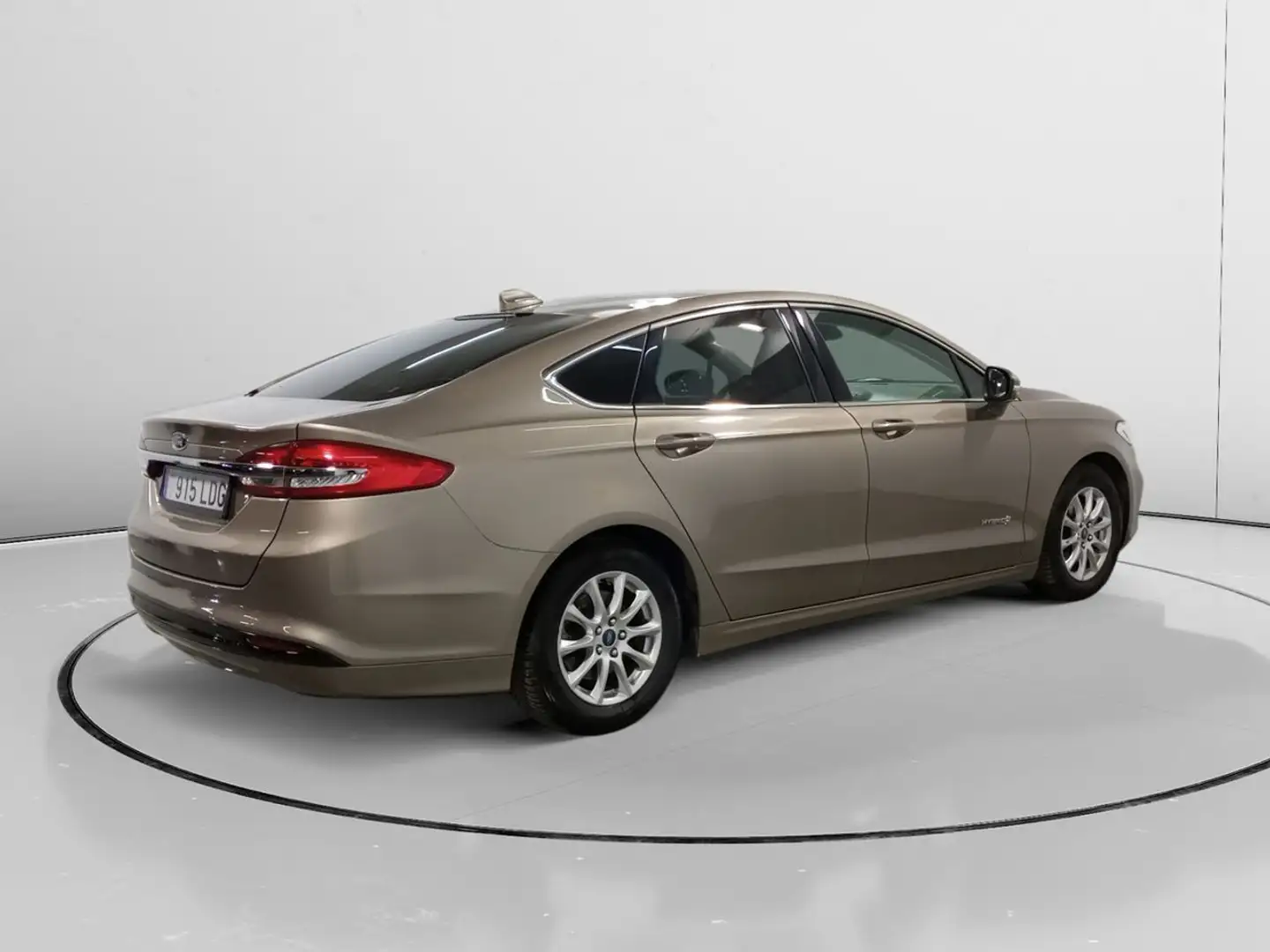 Ford Mondeo Hybrid Titanium - 2