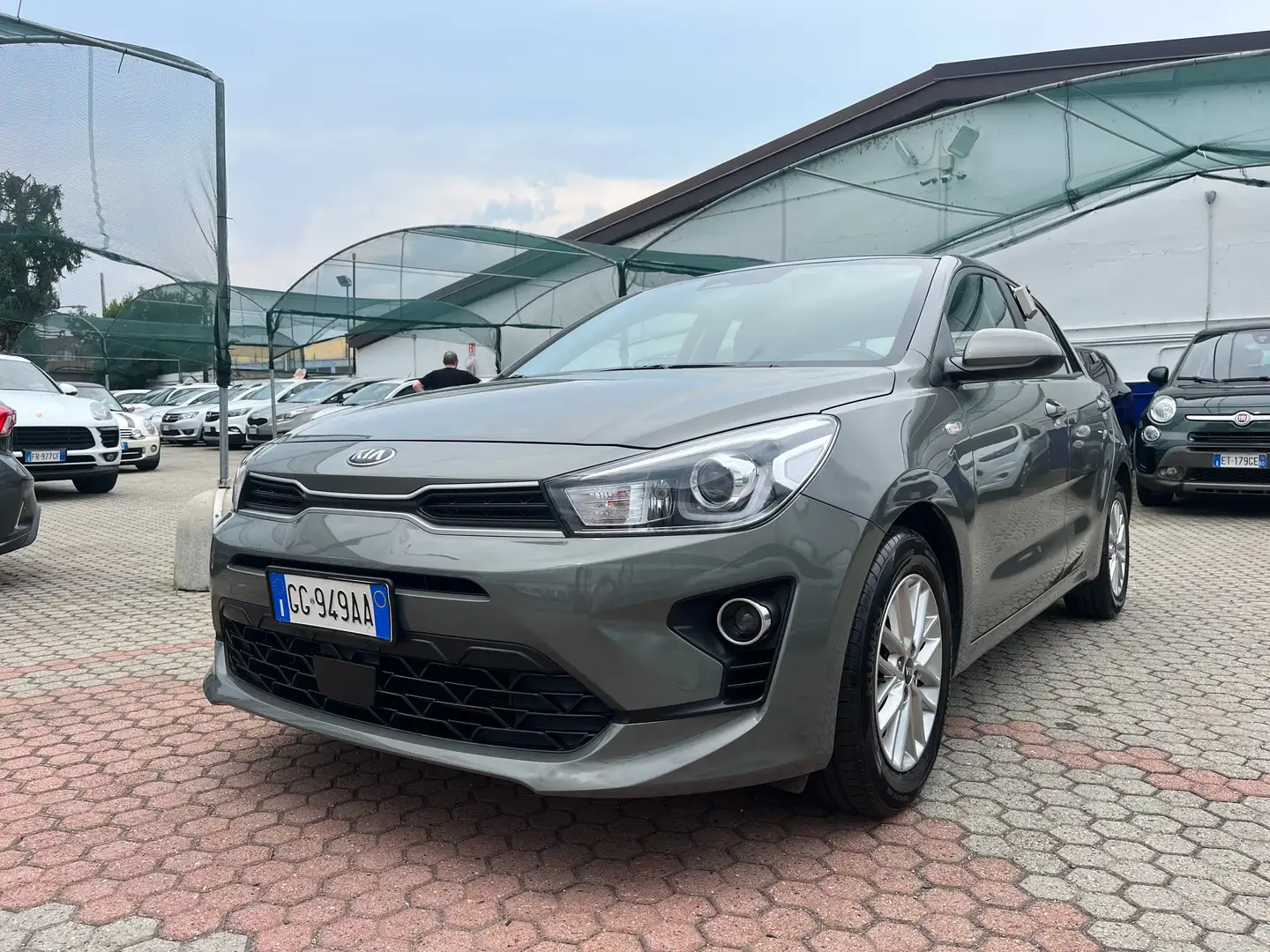 Kia Rio Rio IV 2021 1.2 dpi Style s/Comfort Pack Gpl 82cv Gris - 1