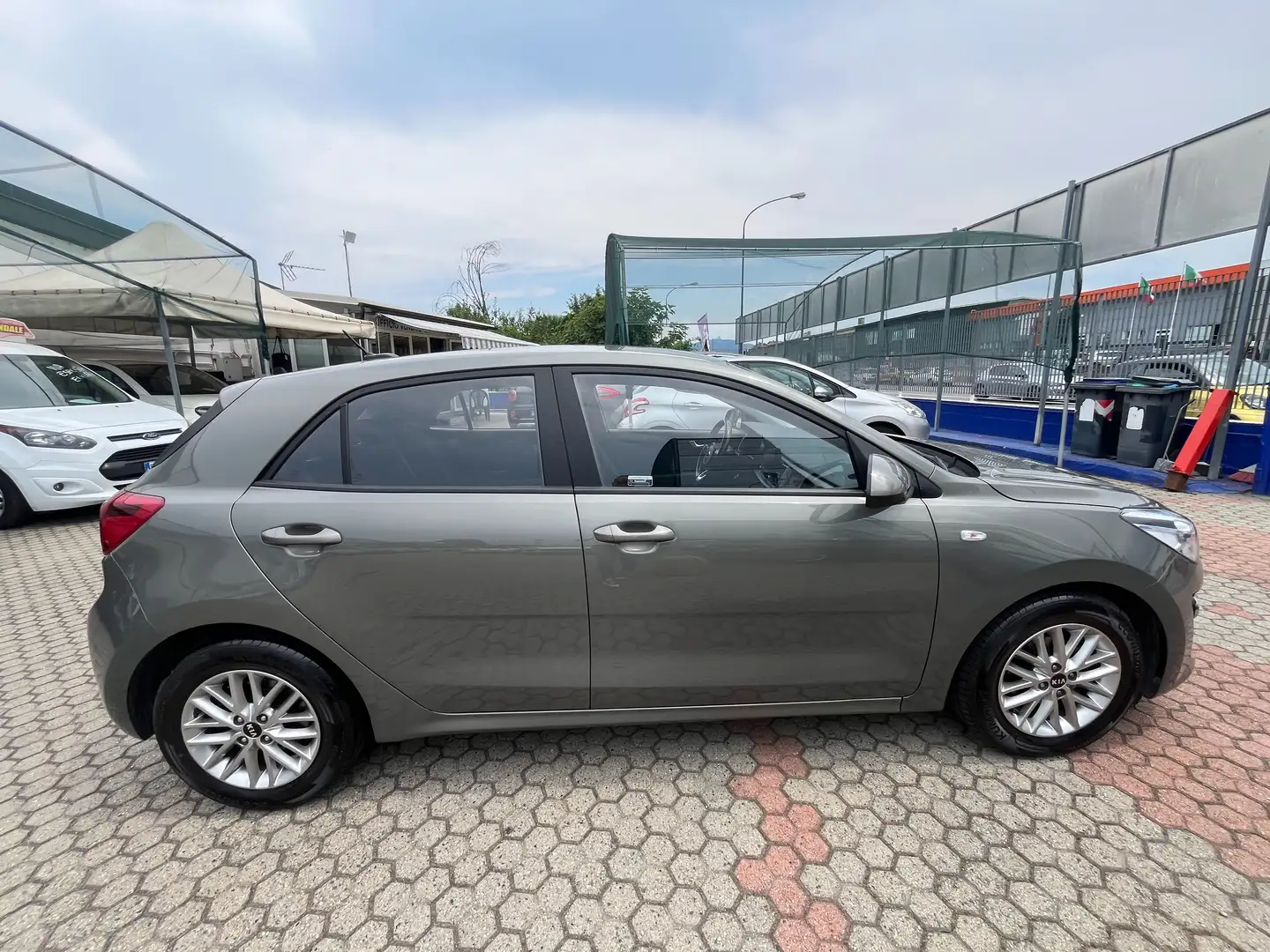 Kia Rio Rio IV 2021 1.2 dpi Style s/Comfort Pack Gpl 82cv Gris - 2