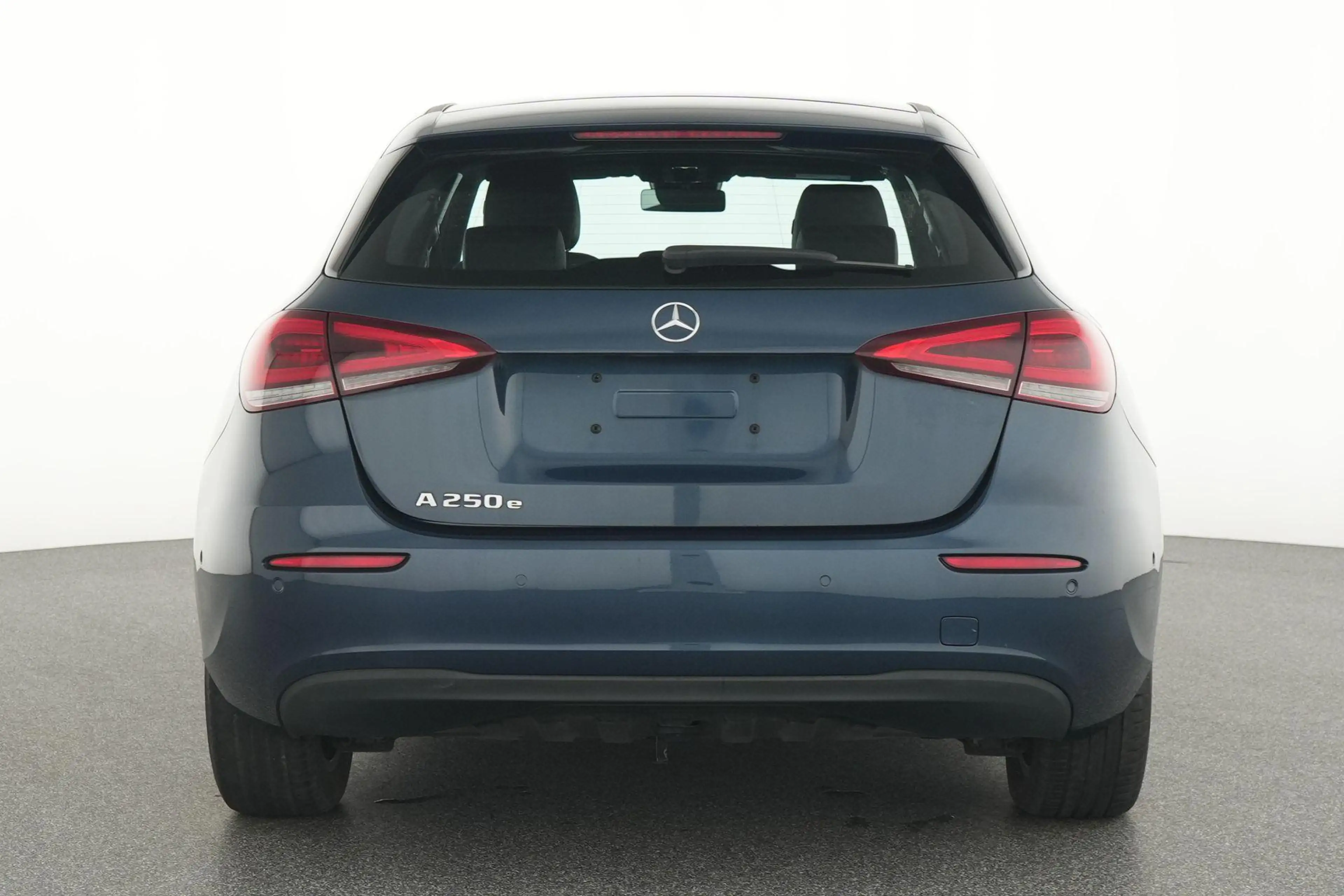 Mercedes-Benz A 250 e Business Line — photo 7