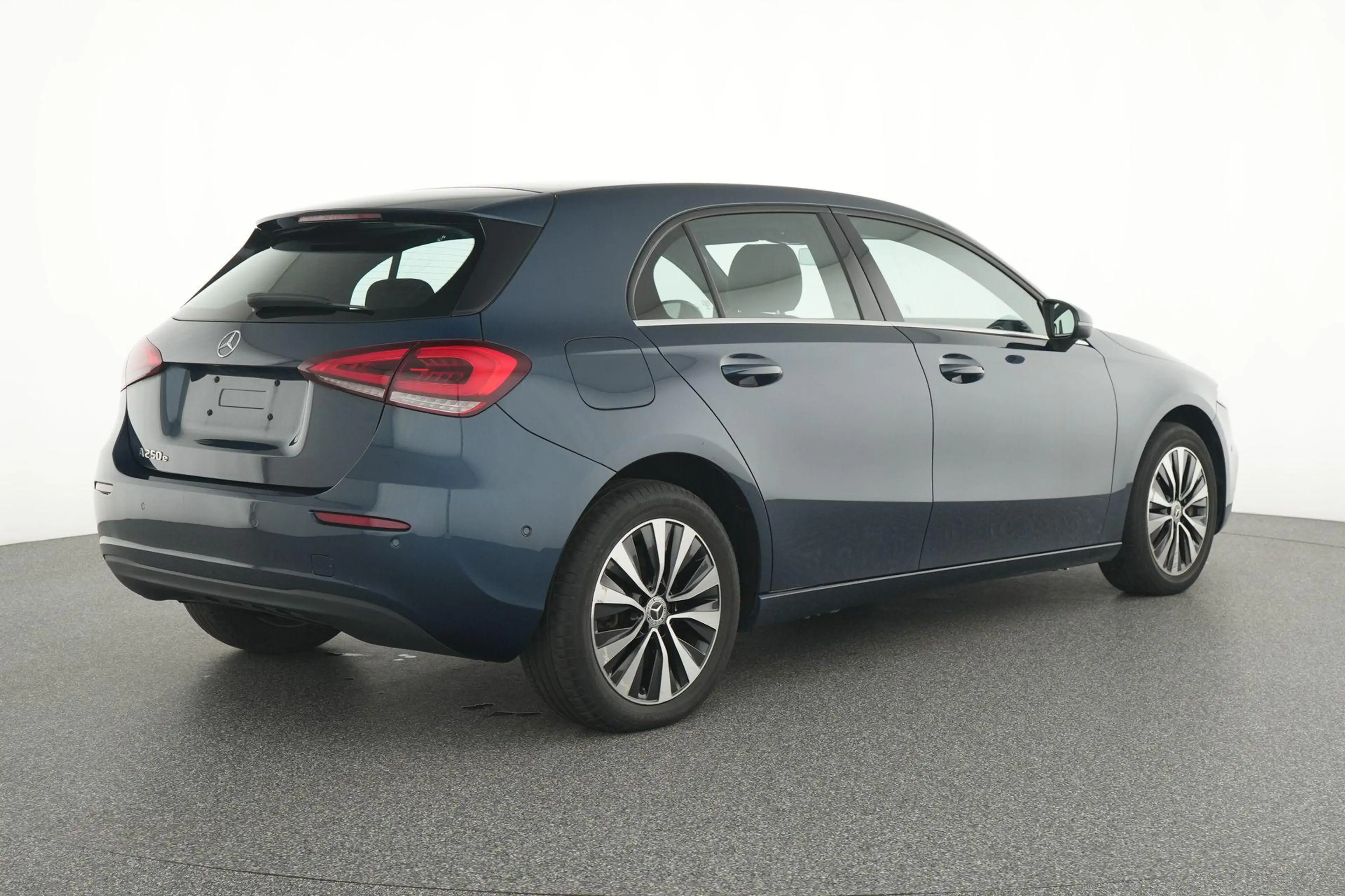 Mercedes-Benz A 250 e Business Line — photo 4
