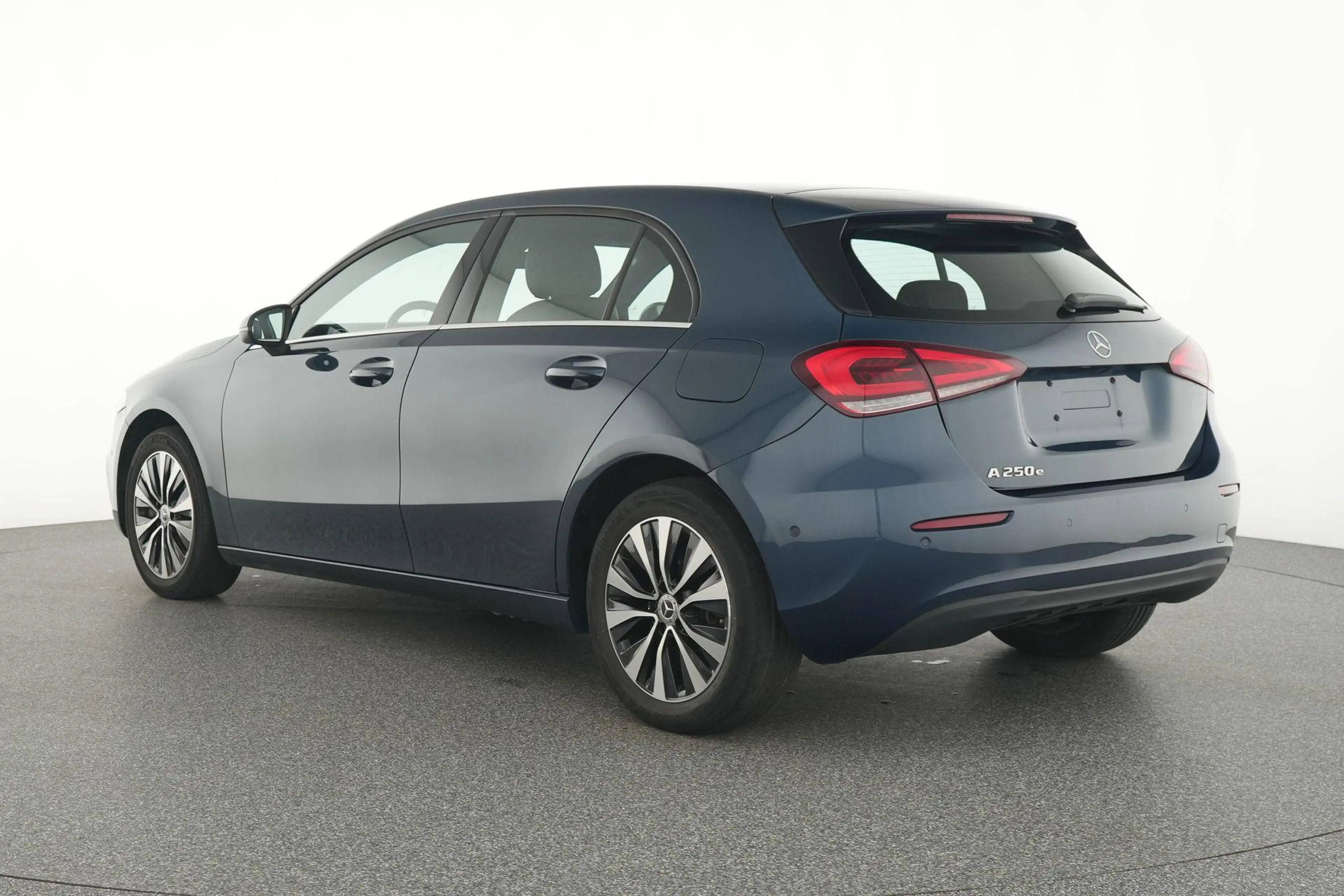 Mercedes-Benz A 250 e Business Line — photo 3