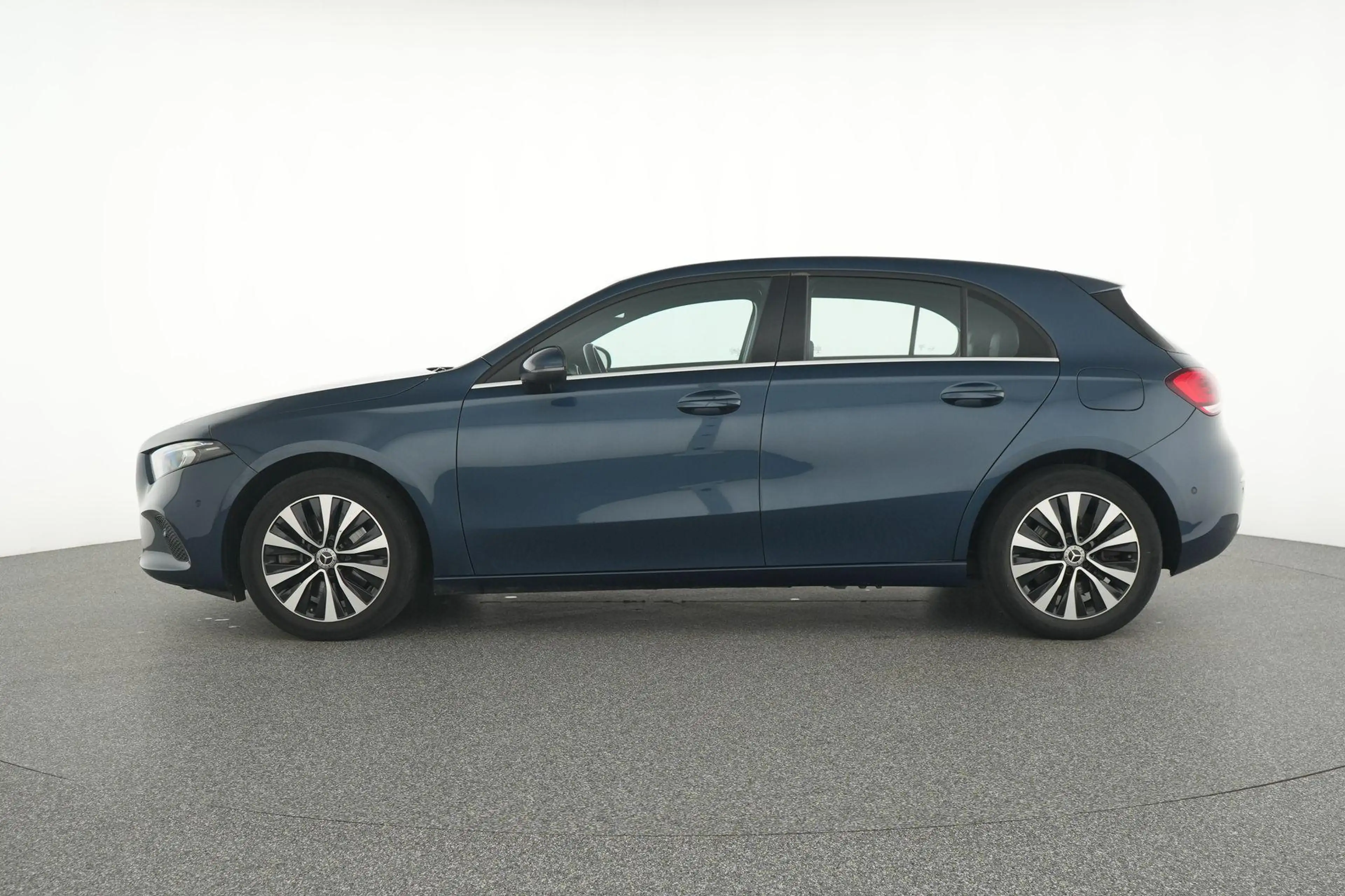 Mercedes-Benz A 250 e Business Line — photo 8
