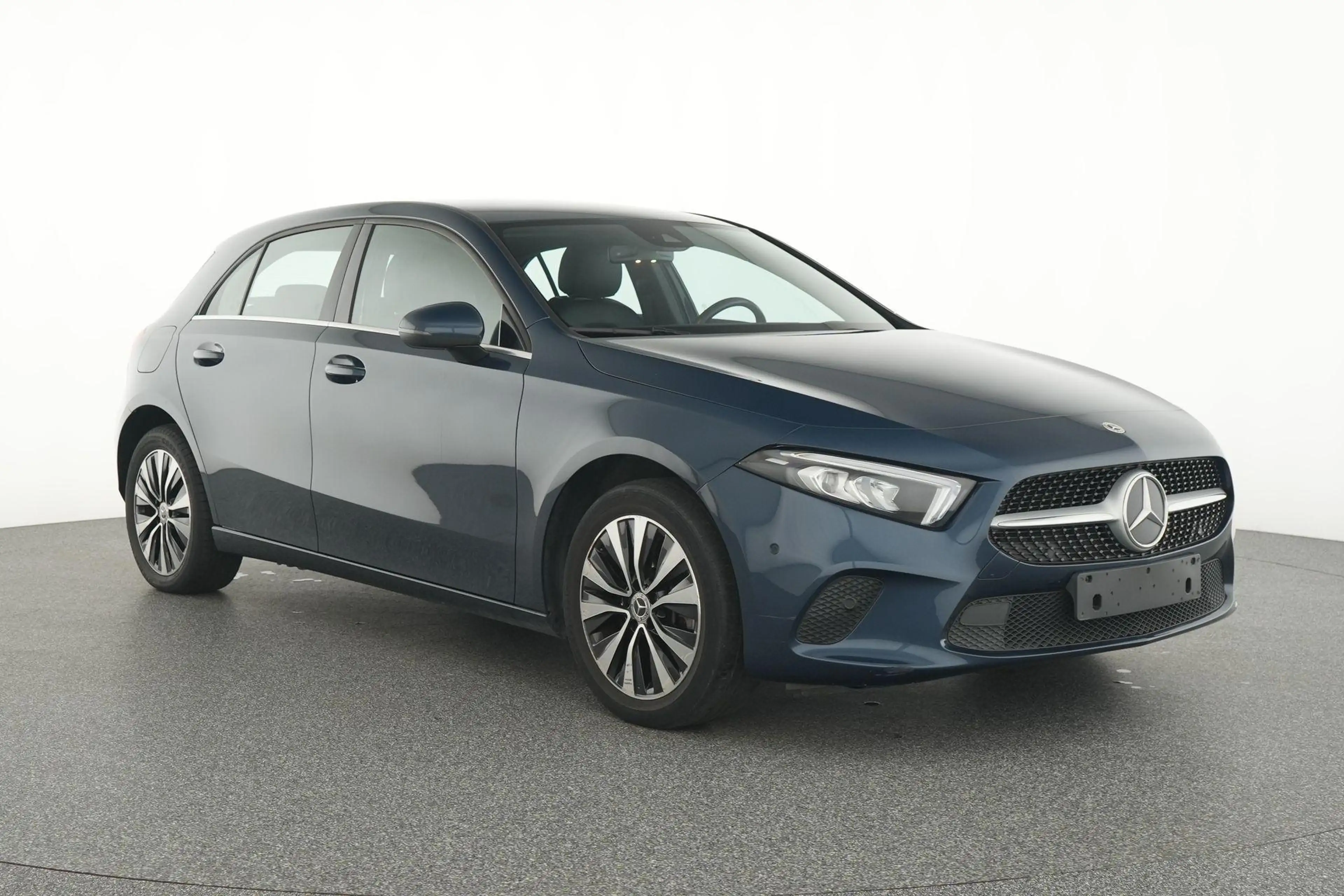 Mercedes-Benz A 250 e Business Line — photo 2