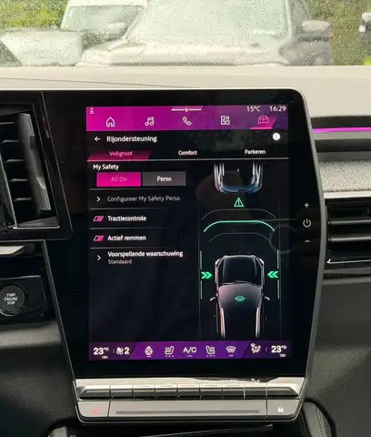 Renault Austral view 14