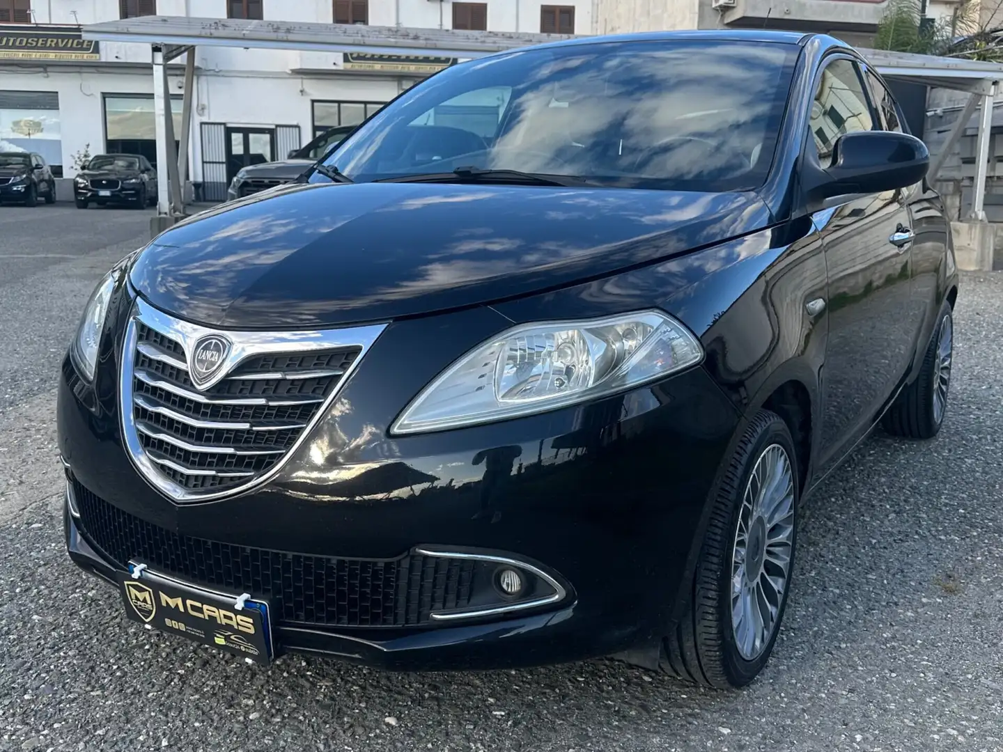 Lancia Ypsilon 1.3 MJT 16V 95 CV 5 porte S&S Gold Nero - 2