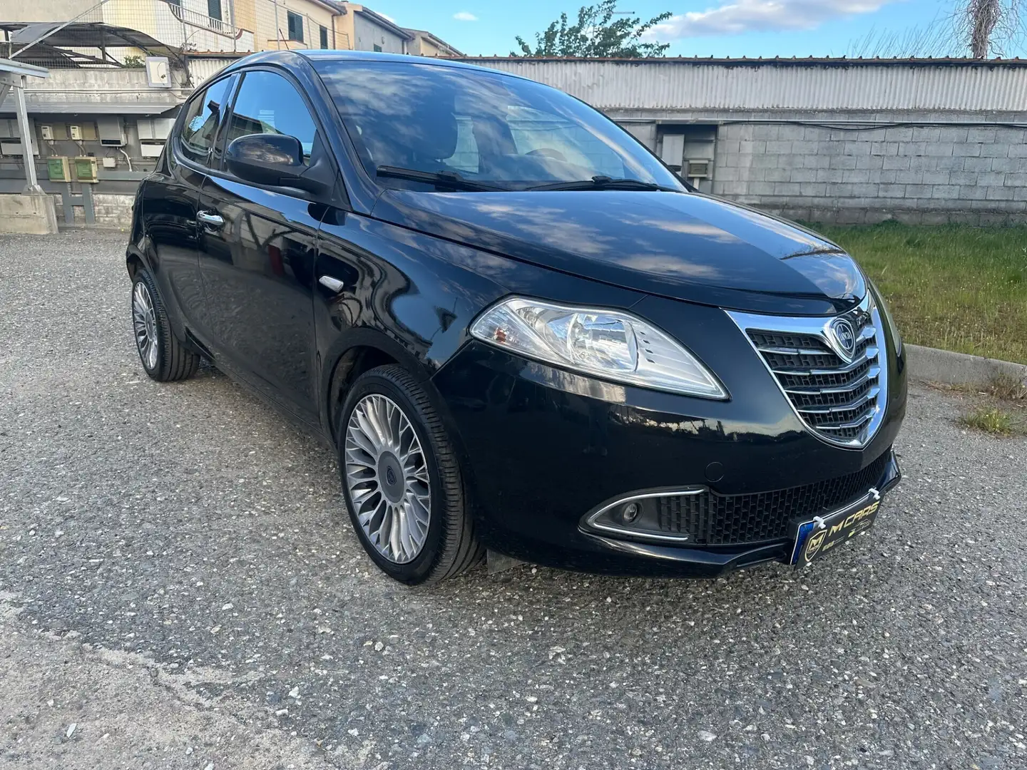 Lancia Ypsilon 1.3 MJT 16V 95 CV 5 porte S&S Gold Nero - 1