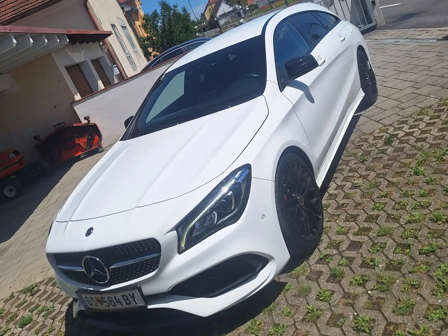 Mercedes-Benz CLA 220 CLA 220 d Shooting Brake 4MATIC Aut. Weiß - 2