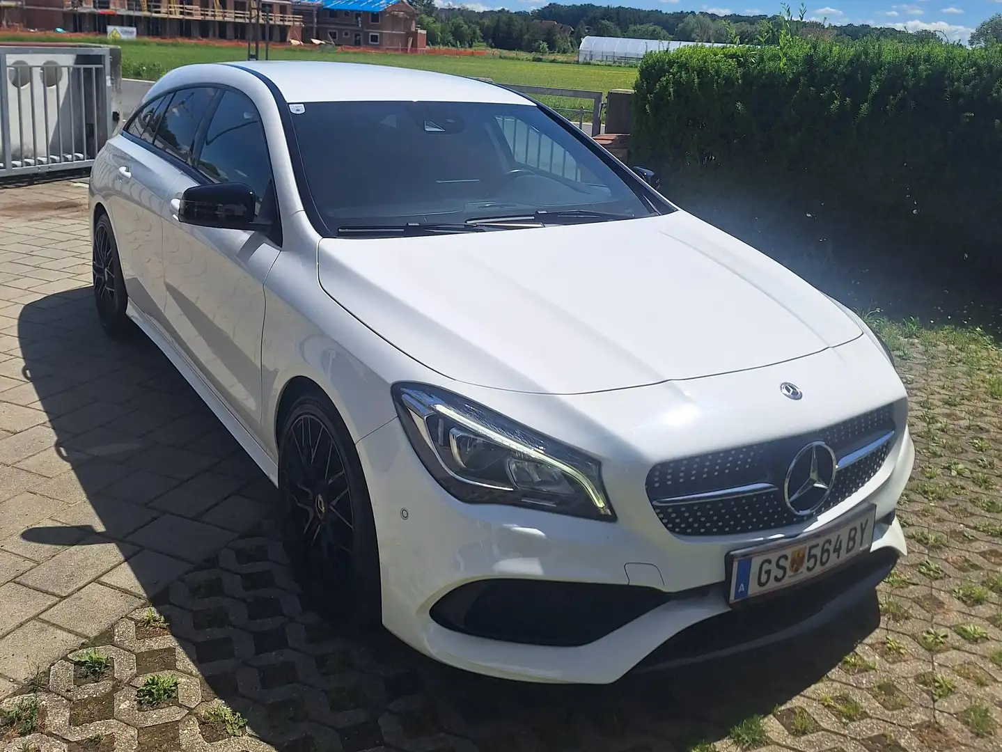 Mercedes-Benz CLA 220 CLA 220 d Shooting Brake 4MATIC Aut. Weiß - 1