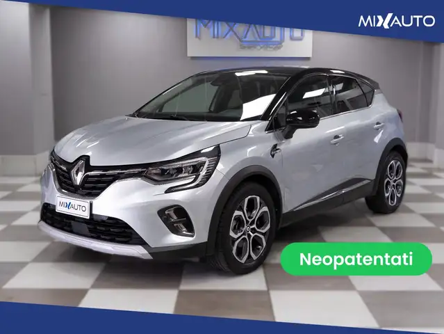 2022 Renault Captur in Silver for sale