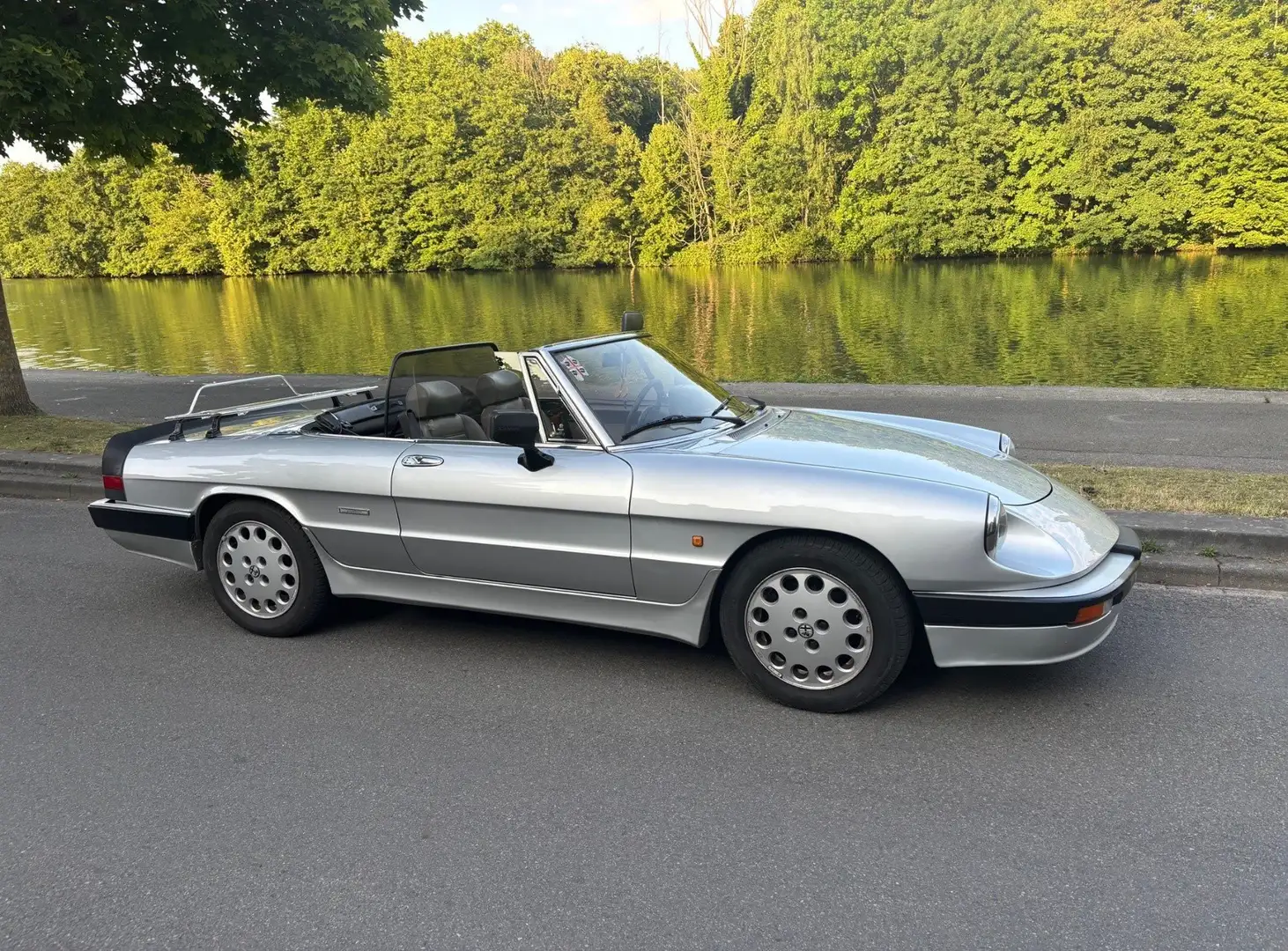 Alfa Romeo Spider Plateado - 2