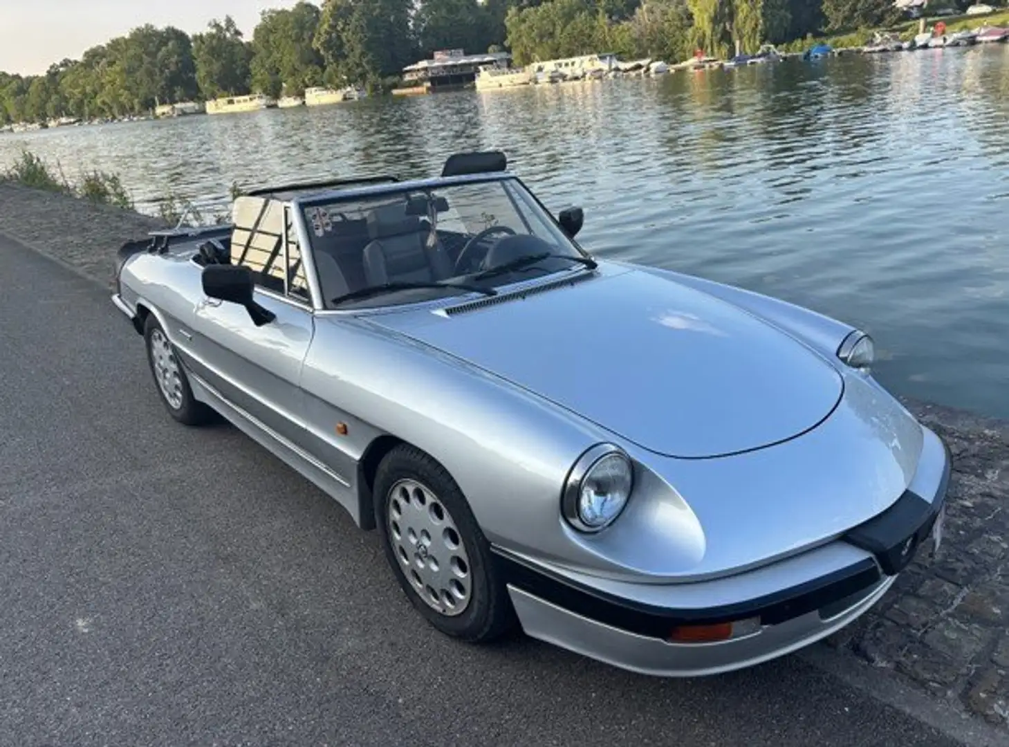 Alfa Romeo Spider Plateado - 1