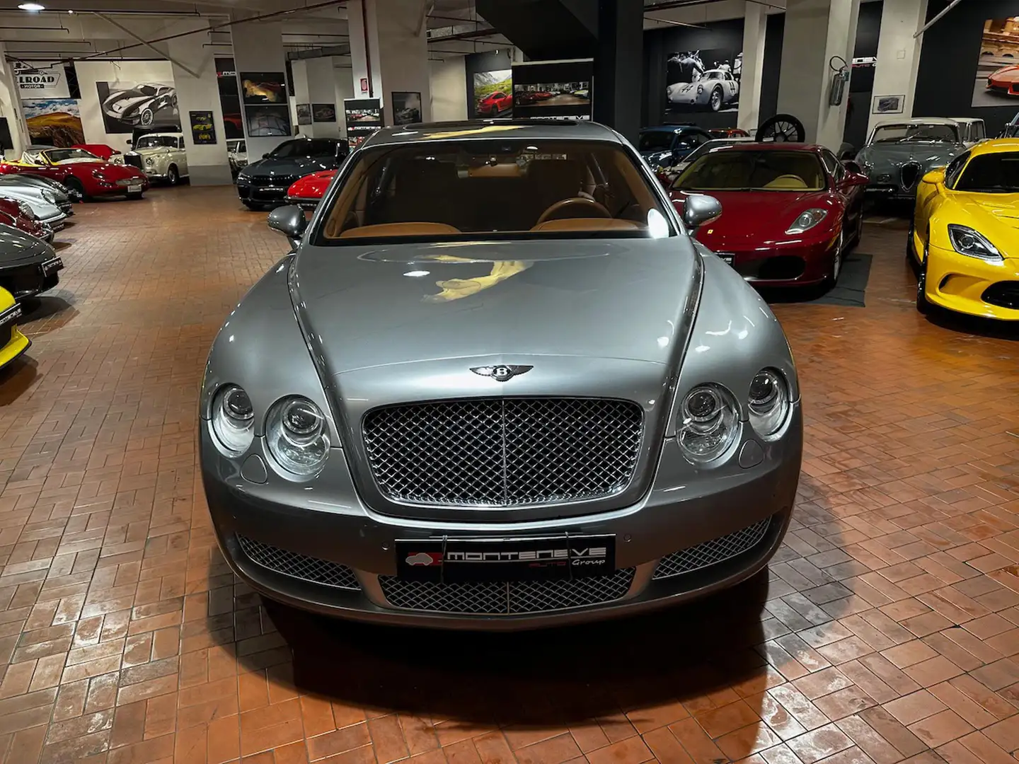 Bentley Continental Flying Spur W12 siva - 2