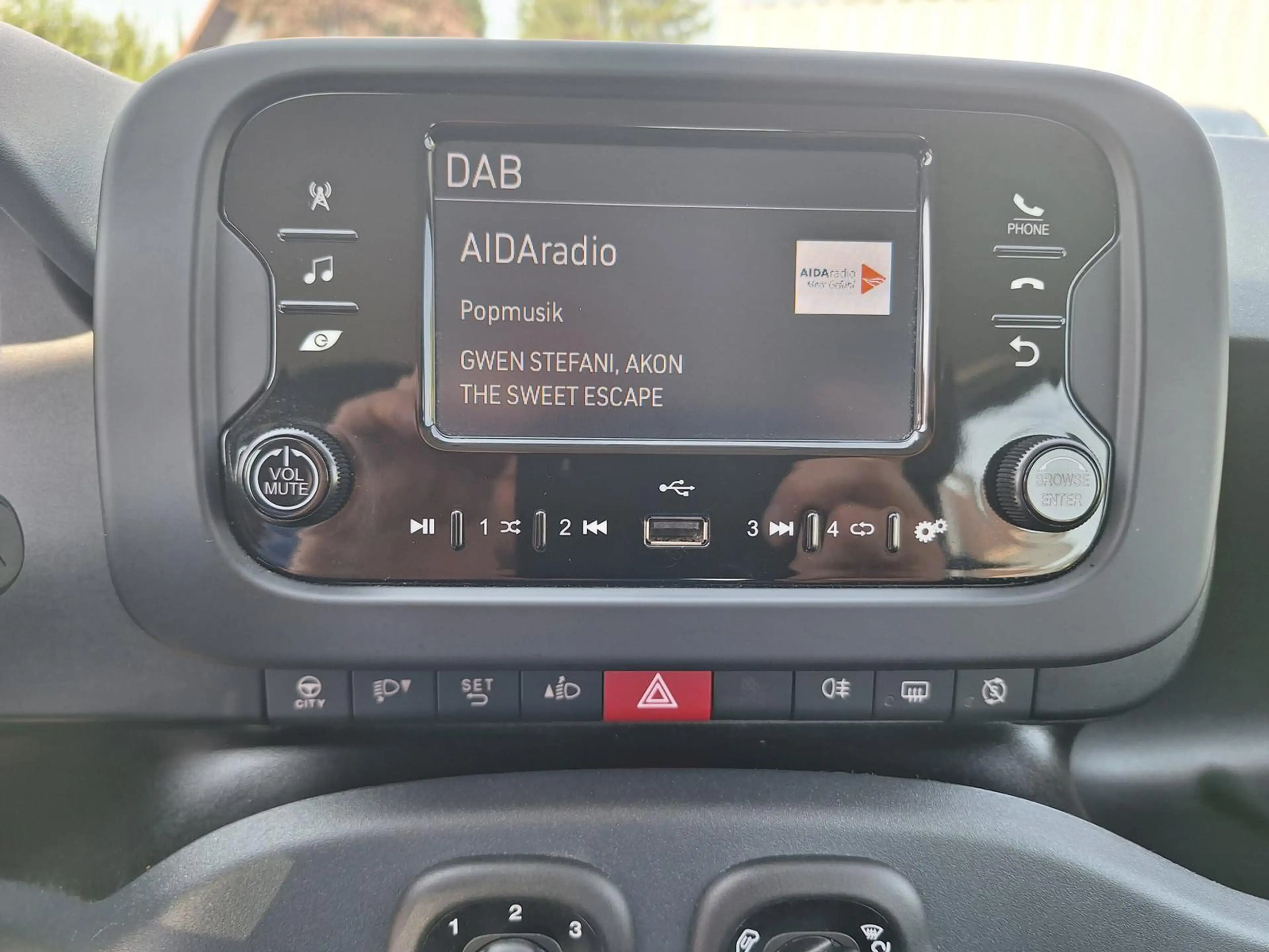 Fiat Panda 1.0 Hybrid 69PS Klima PDC DAB Spurhalteassistent — photo 12