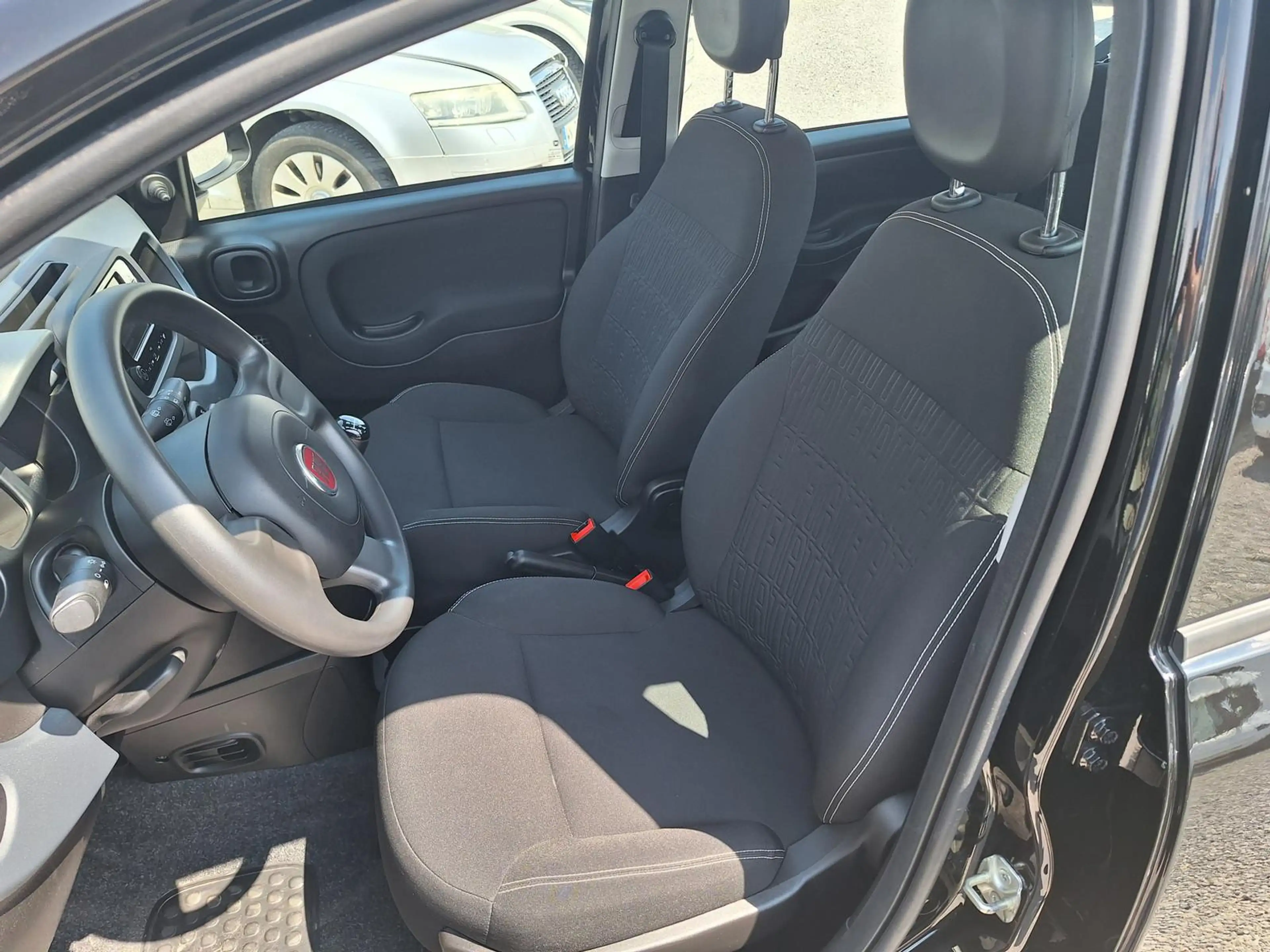 Fiat Panda 1.0 Hybrid 69PS Klima PDC DAB Spurhalteassistent — photo 2
