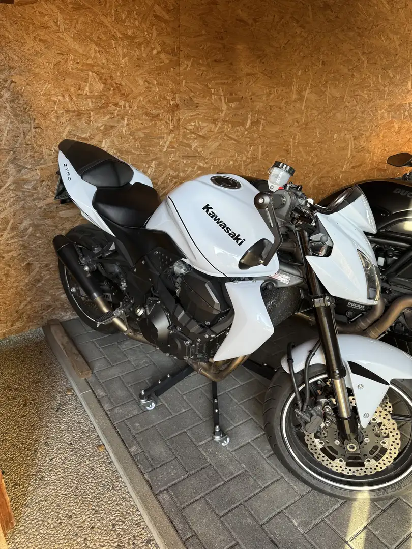 Kawasaki Z 750 Alb - 1