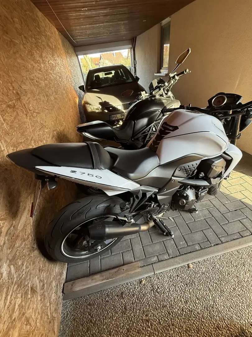 Kawasaki Z 750 Alb - 2