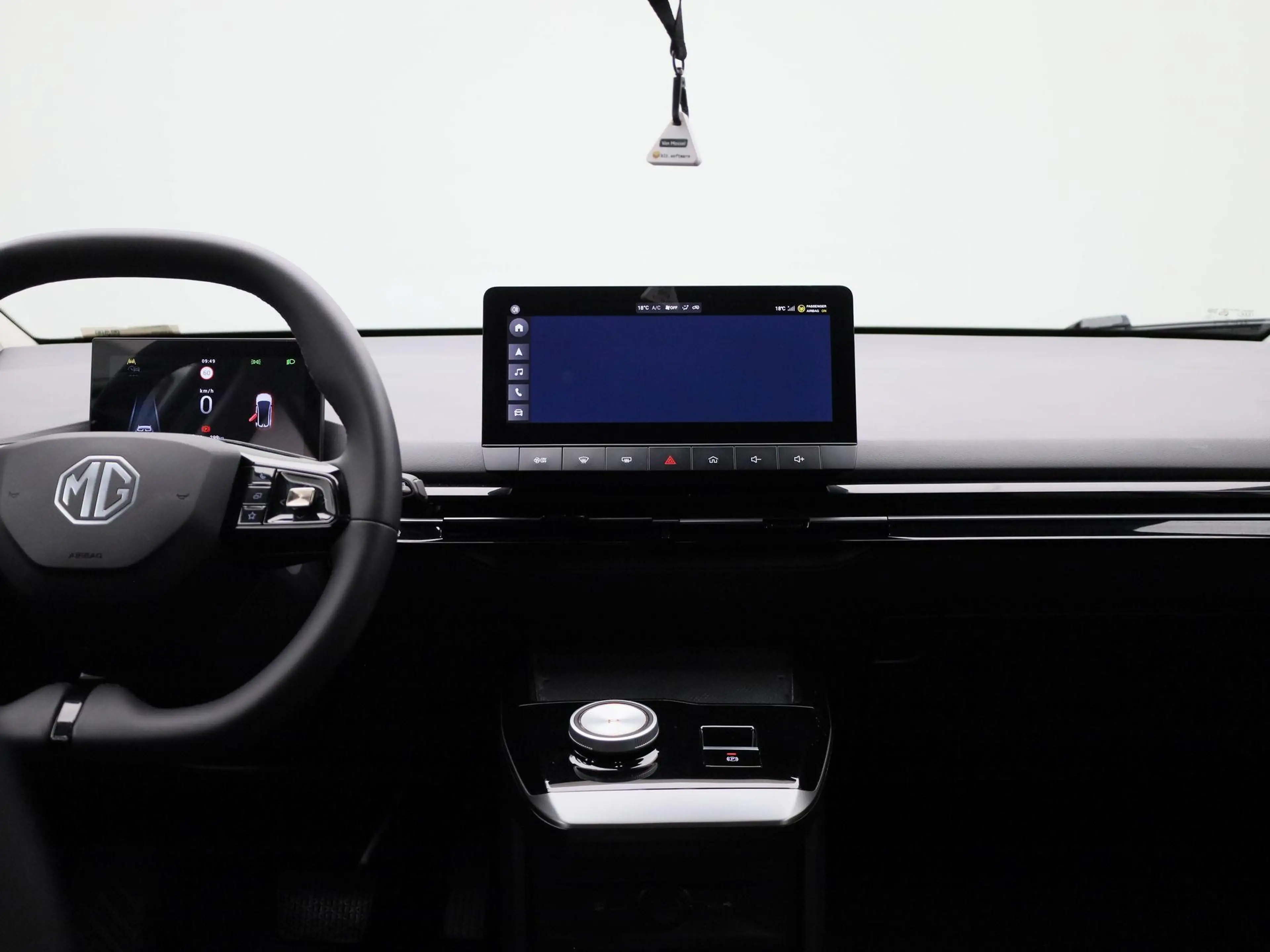 MG MG4 Electric Luxury 64 kWh — photo 9