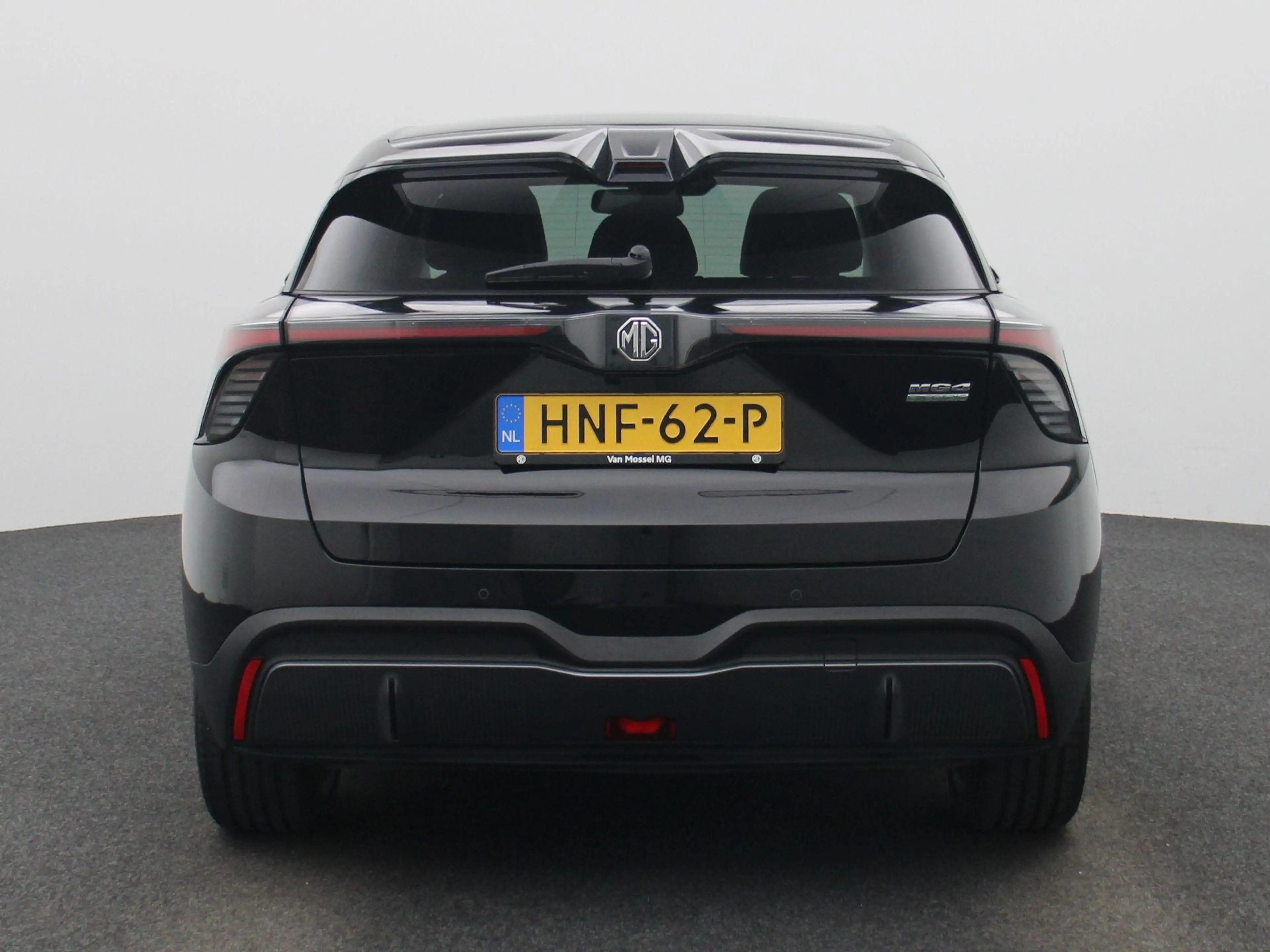 MG MG4 Electric Luxury 64 kWh — photo 5