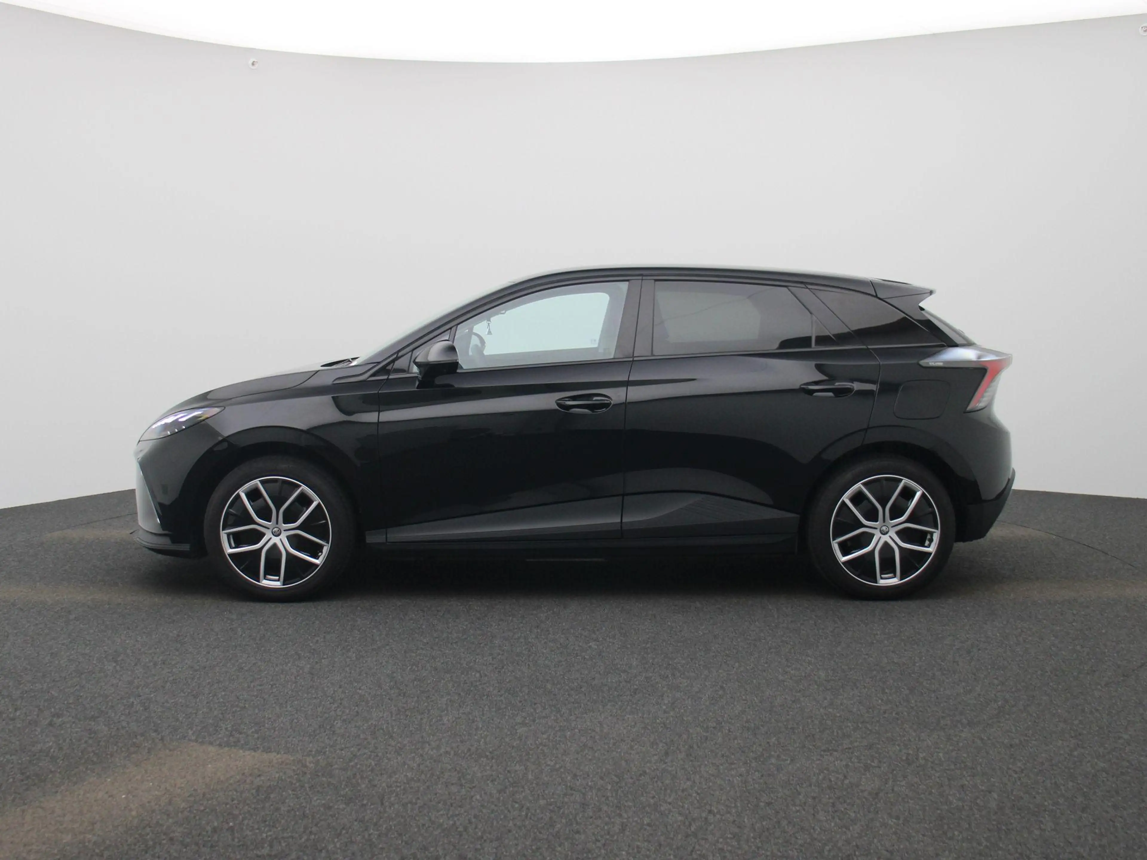 MG MG4 Electric Luxury 64 kWh — photo 4
