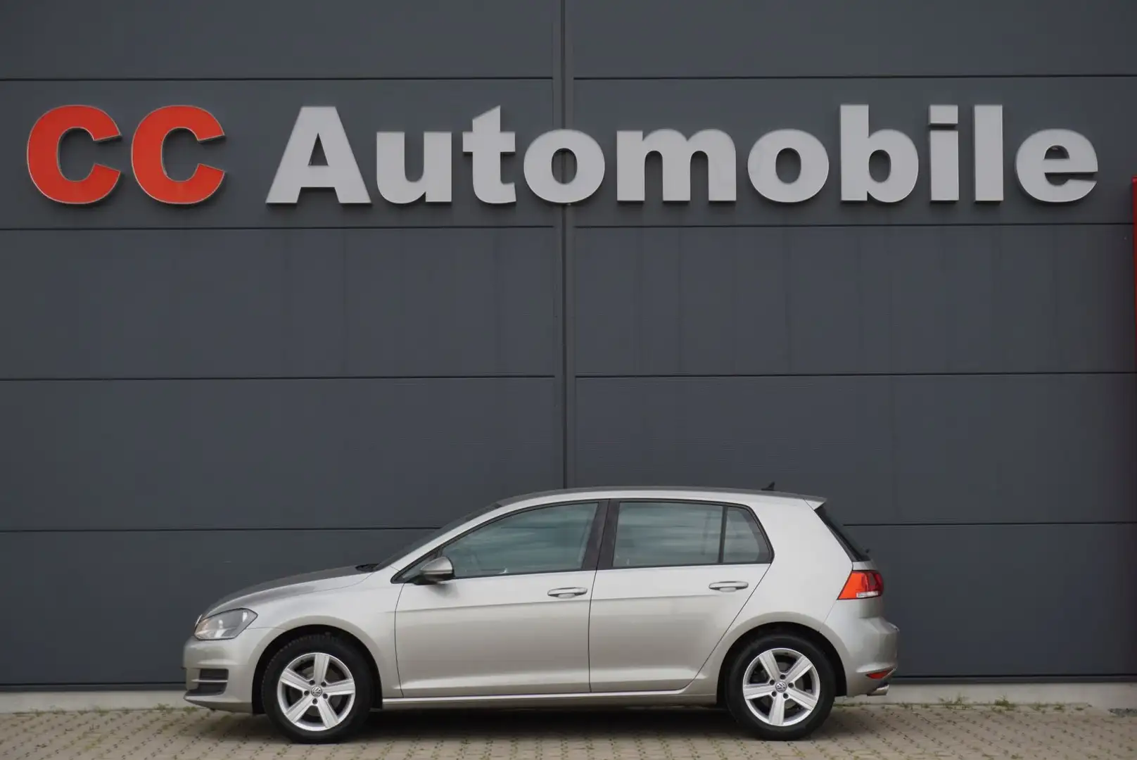 Volkswagen Golf 2.0 TDI Comfortline+AHK+Navi+Sitzheizung+ - 1
