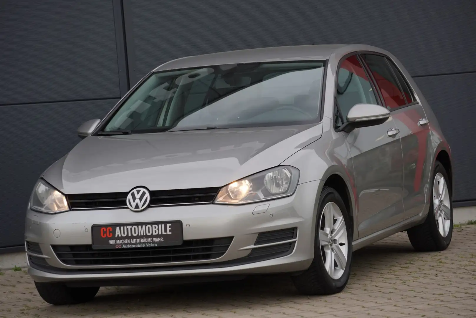 Volkswagen Golf 2.0 TDI Comfortline+AHK+Navi+Sitzheizung+ - 2