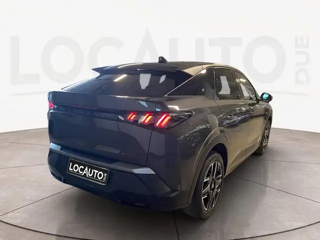 Peugeot 3008 view 4