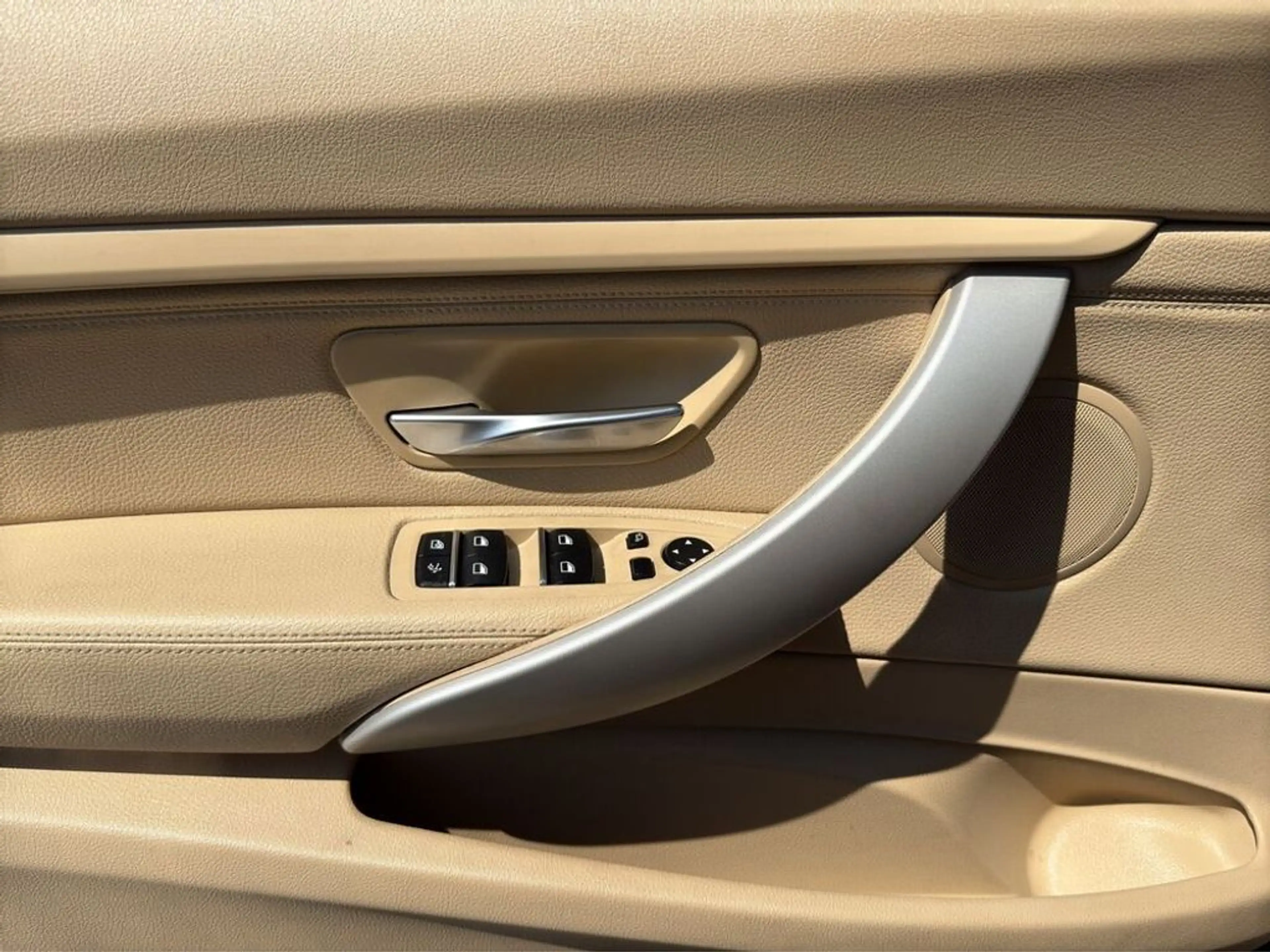 BMW 320 d Advantage — photo 12