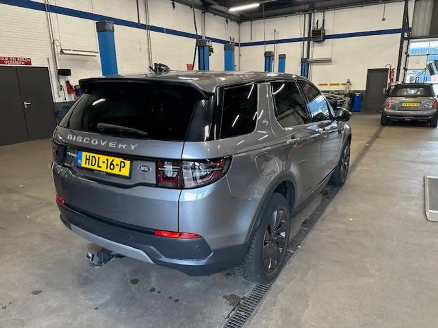 Land Rover Discovery Sport P300e 1.5 R-Dynamic SE word verwacht! Trekhaak, Do Grijs - 2