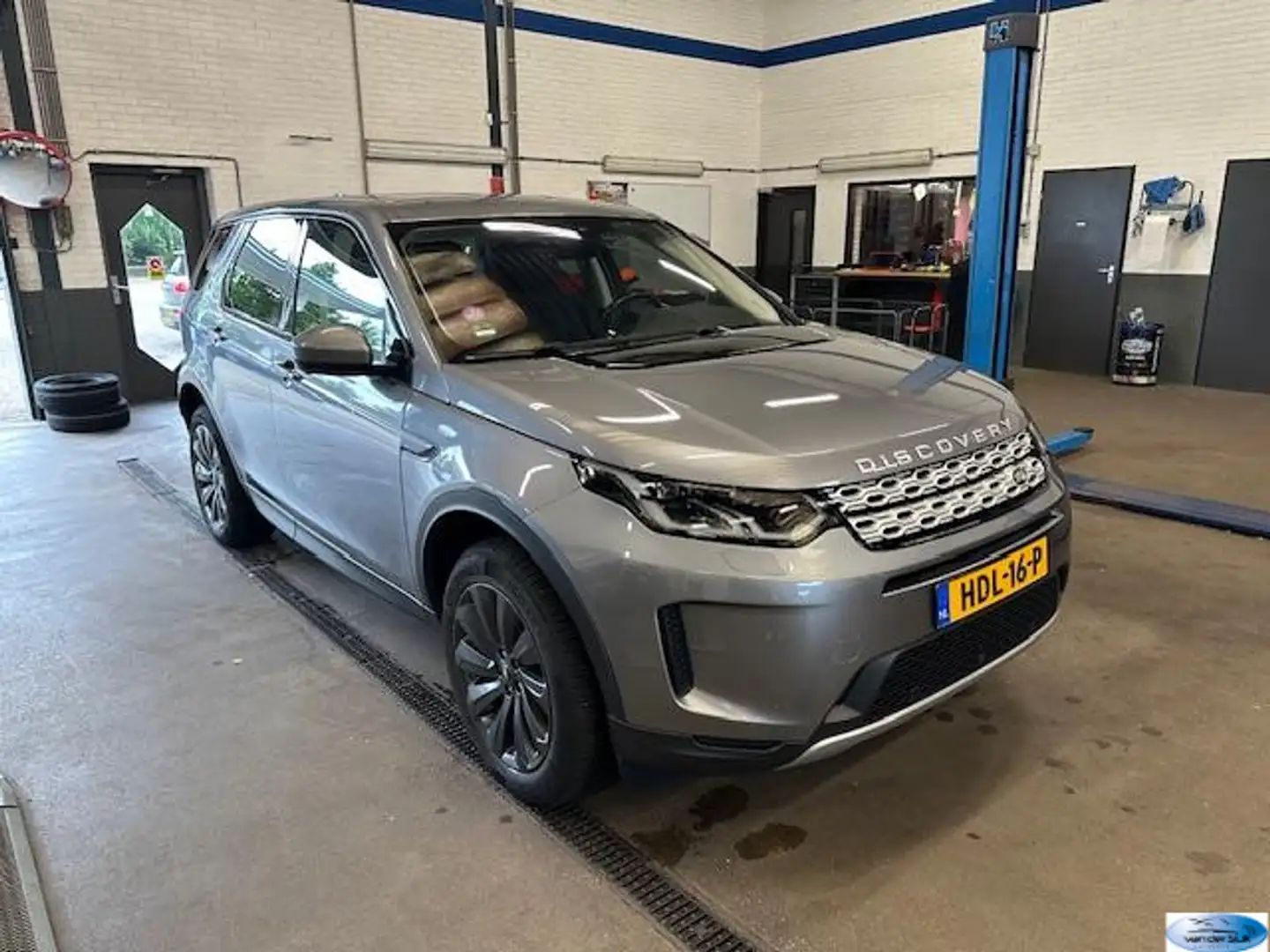 Land Rover Discovery Sport P300e 1.5 R-Dynamic SE word verwacht! Trekhaak, Do Grijs - 1