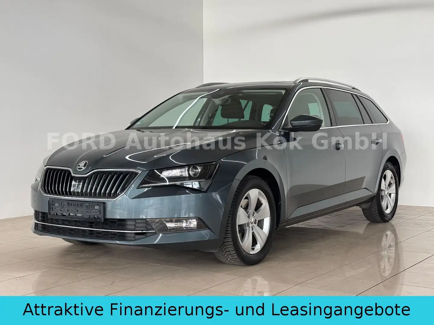 Skoda Superb Combi Style DSG PANO NAVI SHZ ACC RFK AHK Gris - 1