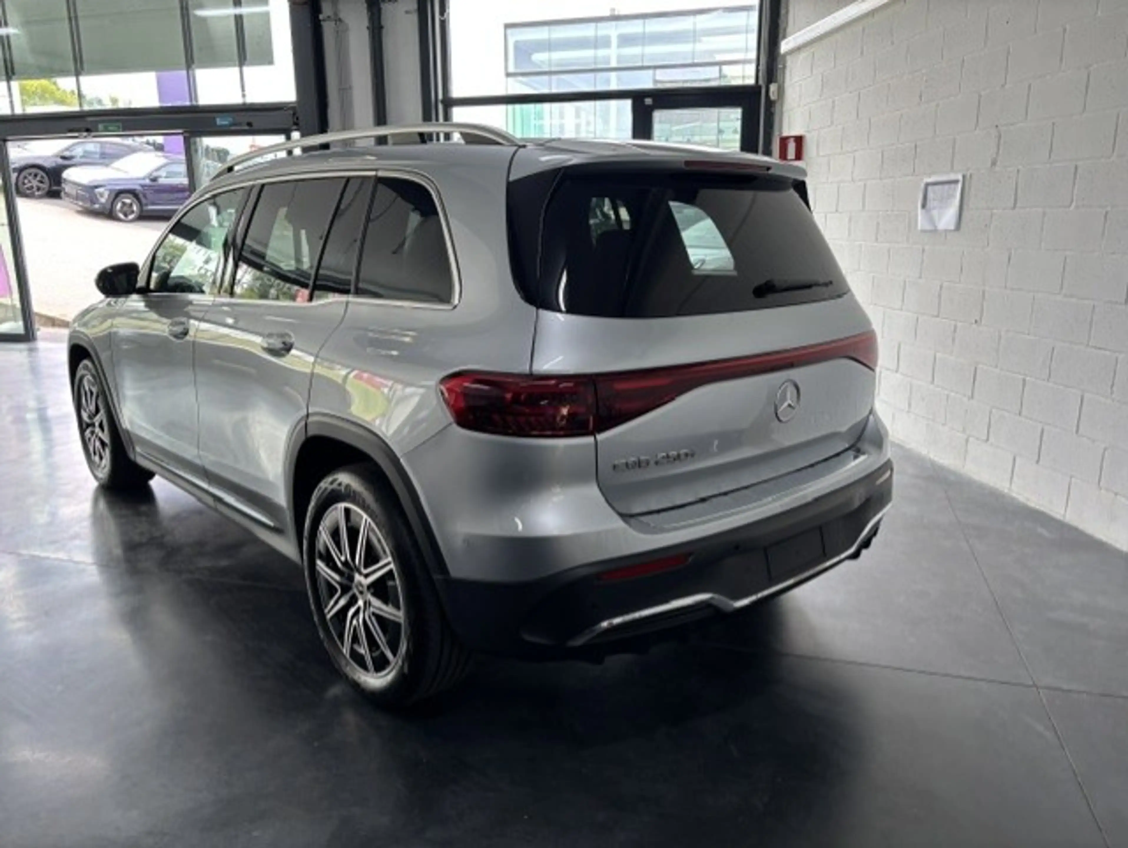 Mercedes-Benz EQB 250 EQB 70.5 kWh 250  Star Edition 7pl. Star Edition 7pl. — photo 3