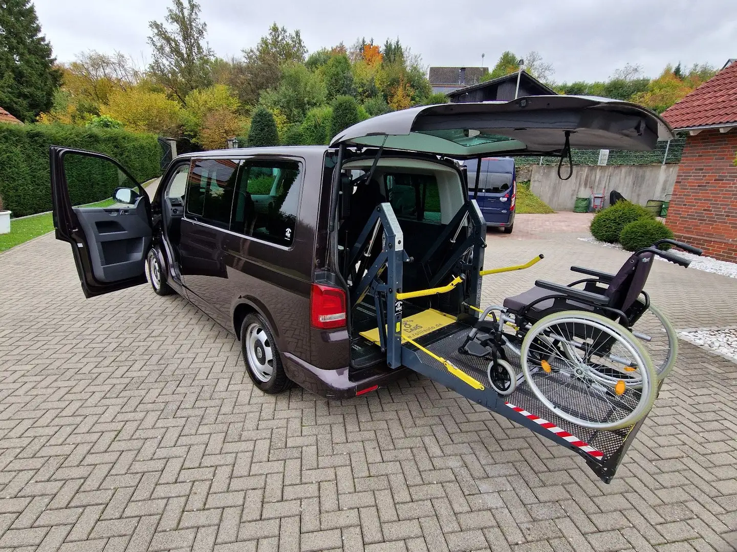 Volkswagen T5 Transporter T5 Behindertengerecht 2.0 TDI,*Aut./Rollilift*AC Violett - 2