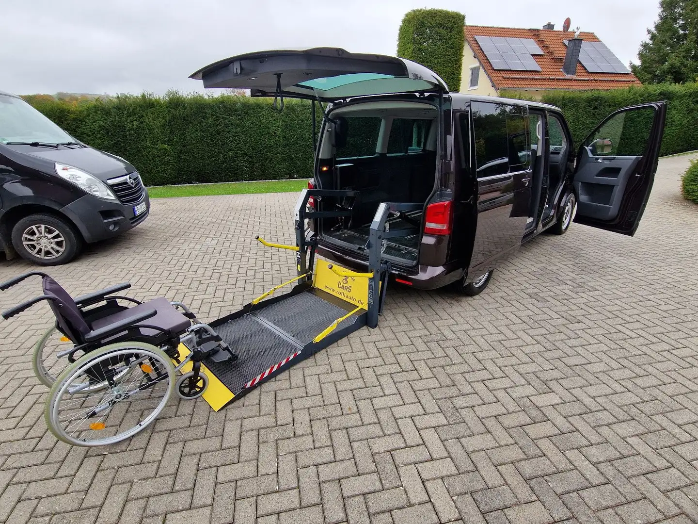 Volkswagen T5 Transporter T5 Behindertengerecht 2.0 TDI,*Aut./Rollilift*AC Violett - 1