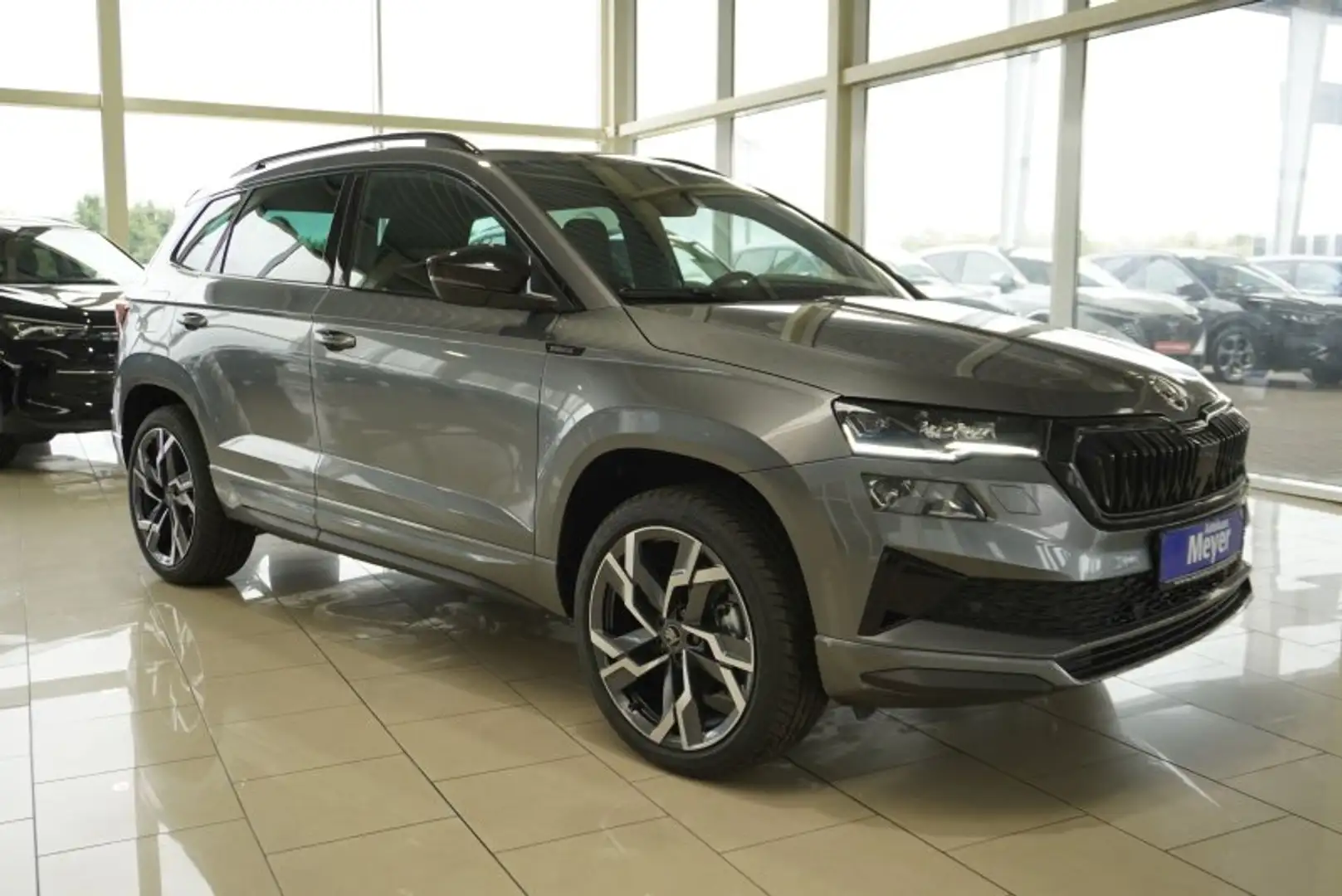 Skoda Karoq Sportline 2,0TSI DSG 4x4 aAHK/4*J.Gar/Matrix/Navi Grau - 1