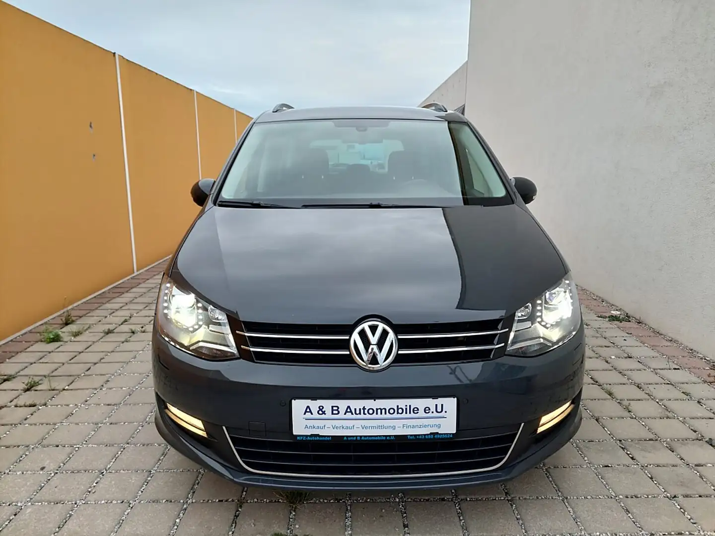 Volkswagen Sharan Comfortline BMT 2,0 TDI DPF 4Motion Grau - 2