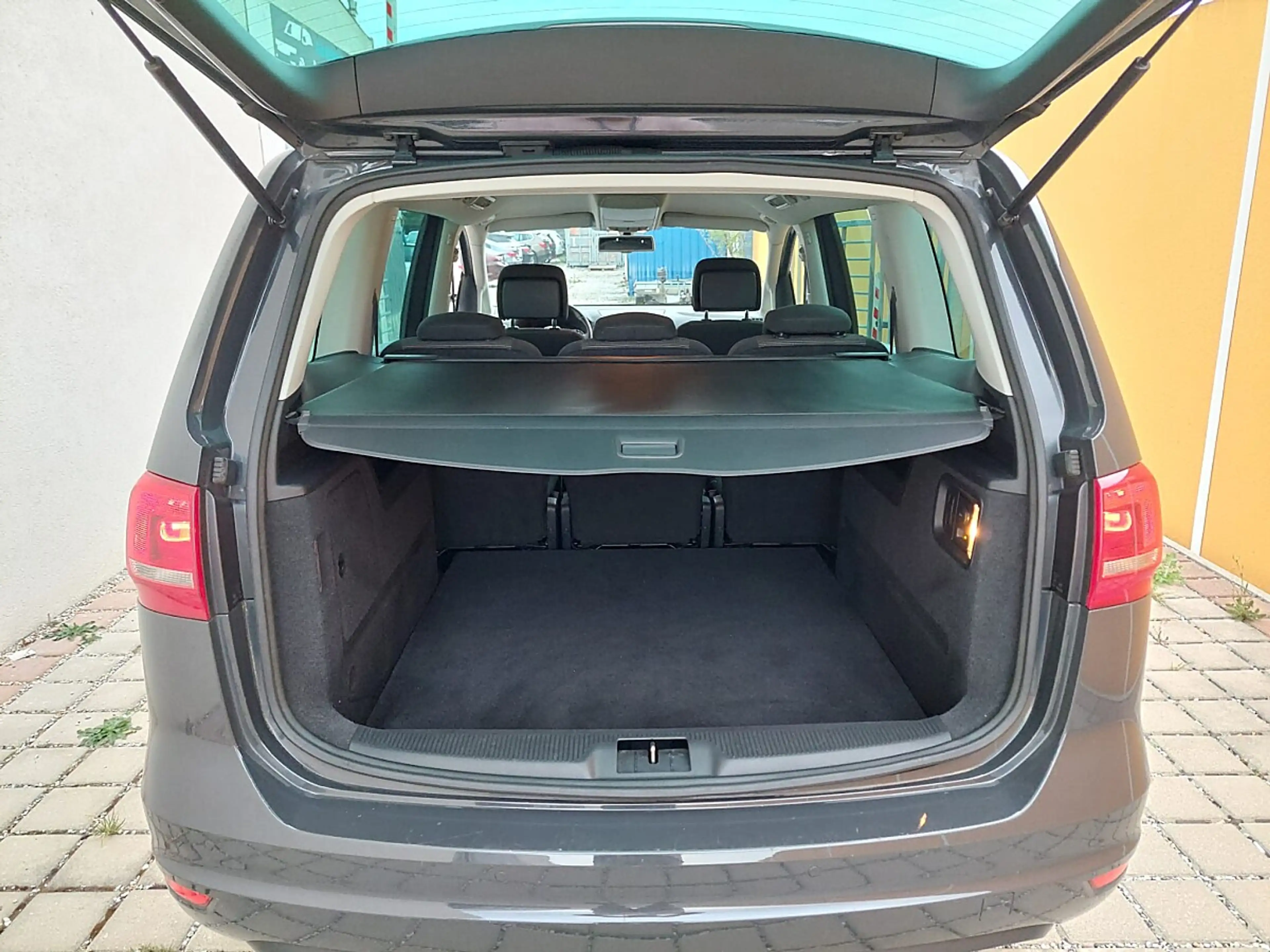 Volkswagen Sharan Comfortline BMT 2,0 TDI DPF 4Motion — photo 6