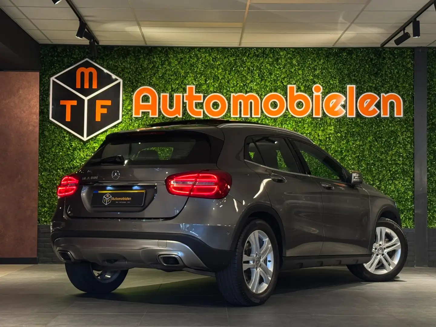 Mercedes-Benz GLA 180 Prestige ed.|PANO|ZÉÉR NETJES|GARANTIE Gris - 2