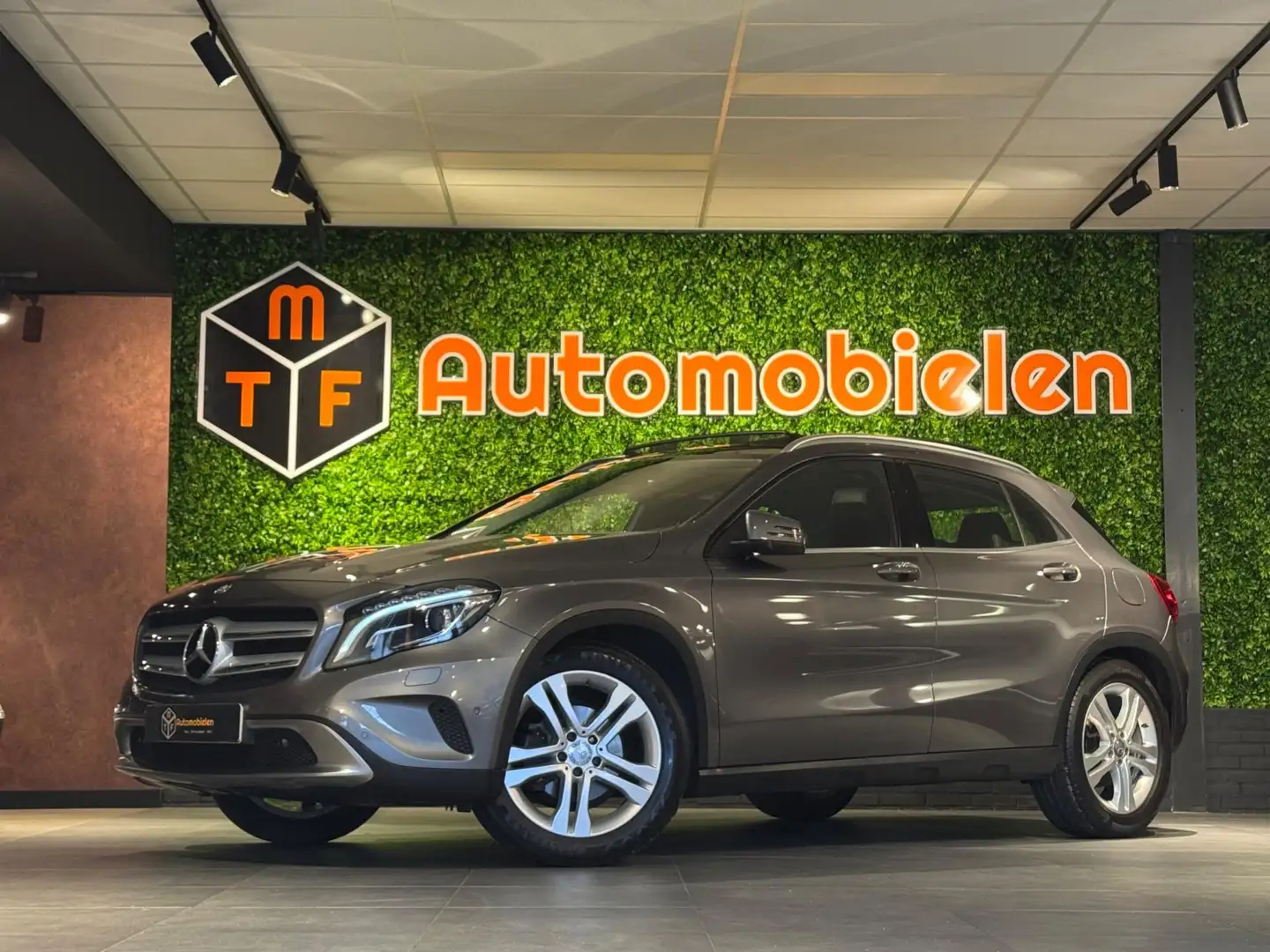 Mercedes-Benz GLA 180 Prestige ed.|PANO|ZÉÉR NETJES|GARANTIE Gris - 1