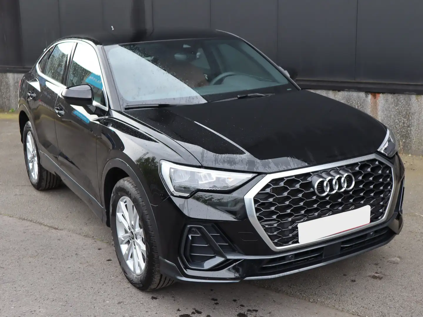 Audi Q3 45 TFSIe PHEV Attraction S tron.(180 kW) Zwart - 1