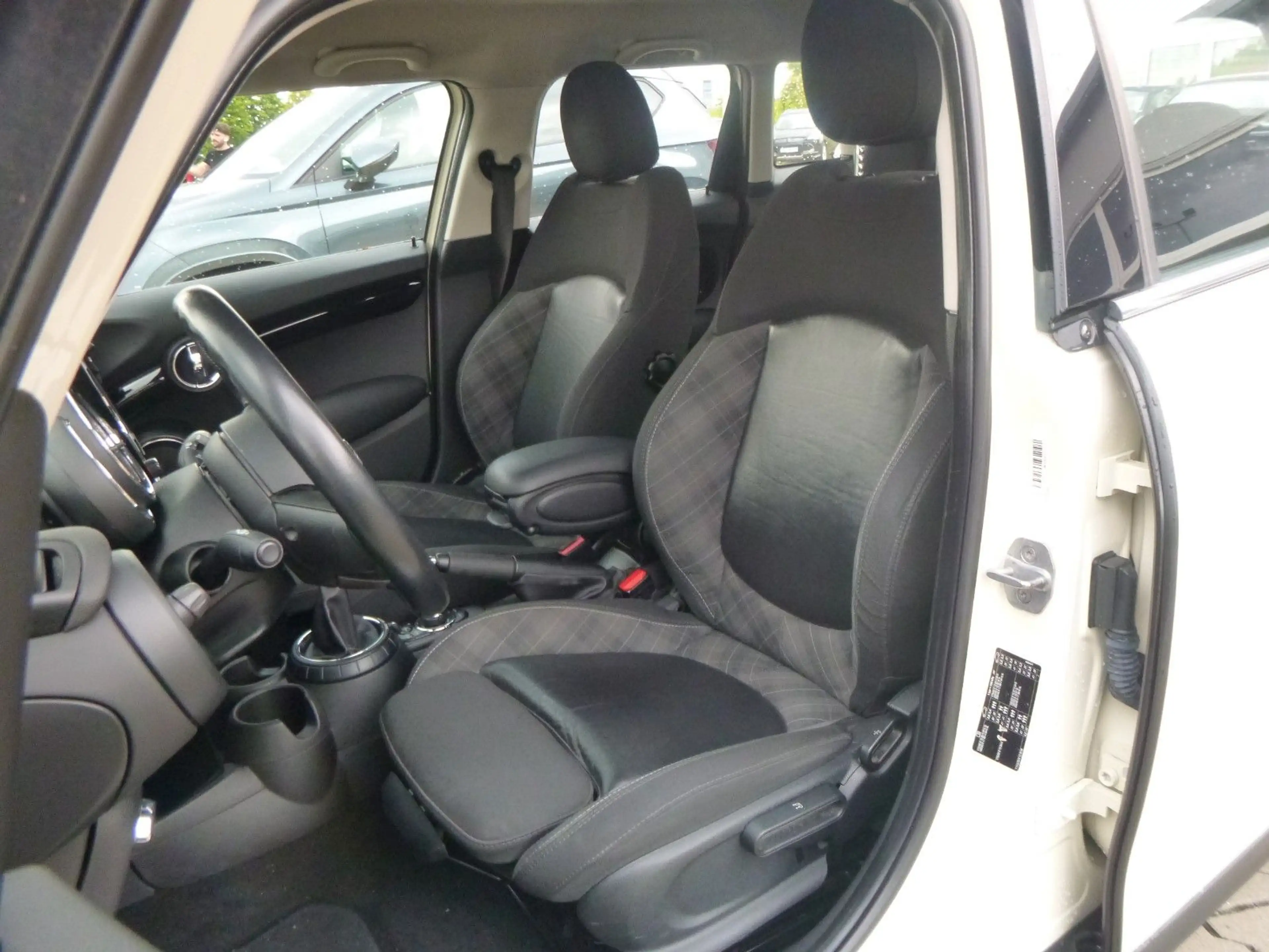 MINI One -Navi/LED/Sitzheiz/PDC — photo 9
